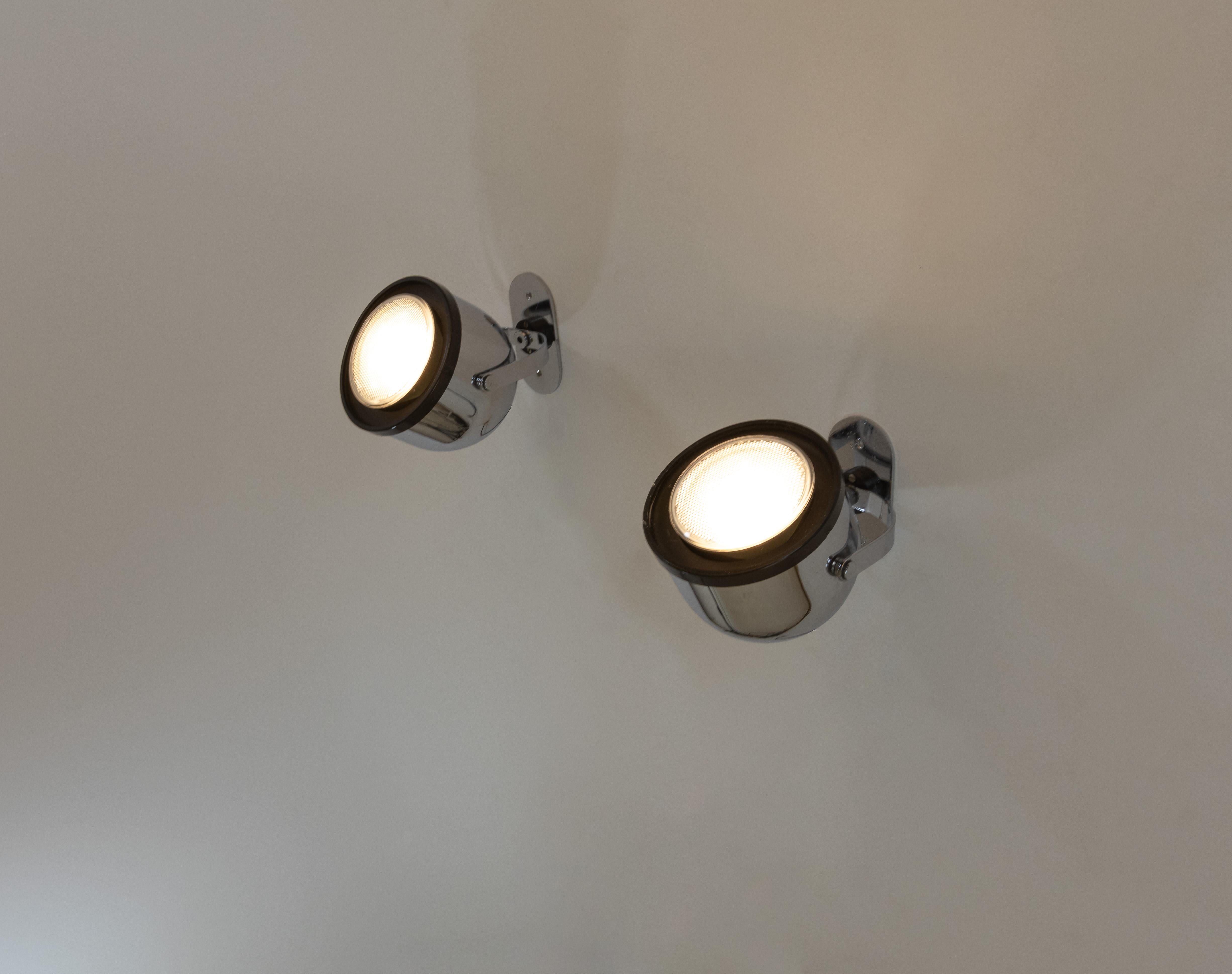 Mid-Century moderno Coppia di lampade da parete in argento di Gae Aulenti & Livio Castiglioni per Stilnovo, anni '70 in vendita