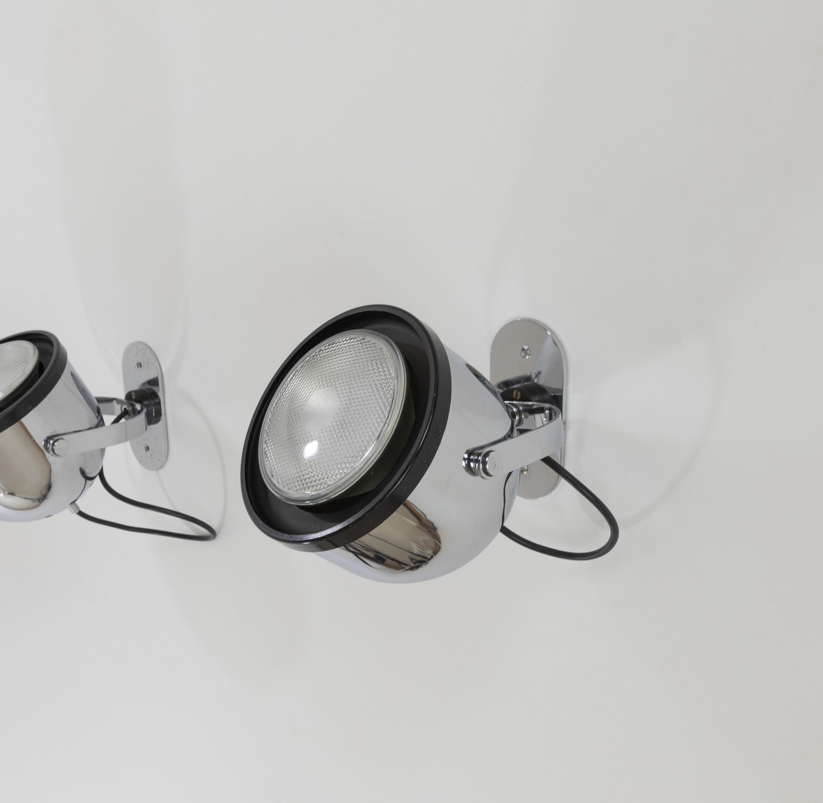 Fine XX secolo Coppia di lampade da parete in argento di Gae Aulenti & Livio Castiglioni per Stilnovo, anni '70 in vendita