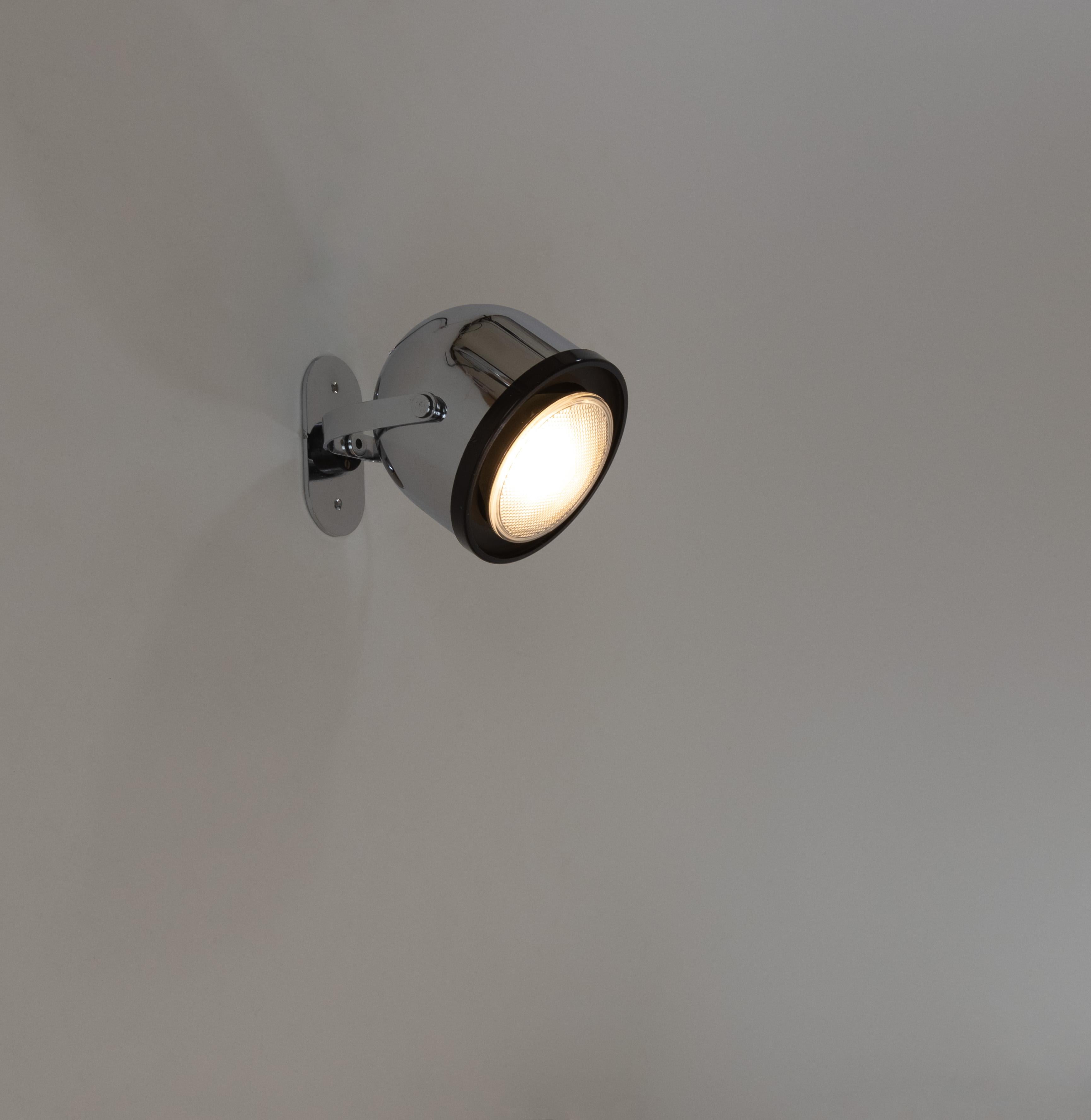 Metallo Coppia di lampade da parete in argento di Gae Aulenti & Livio Castiglioni per Stilnovo, anni '70 in vendita