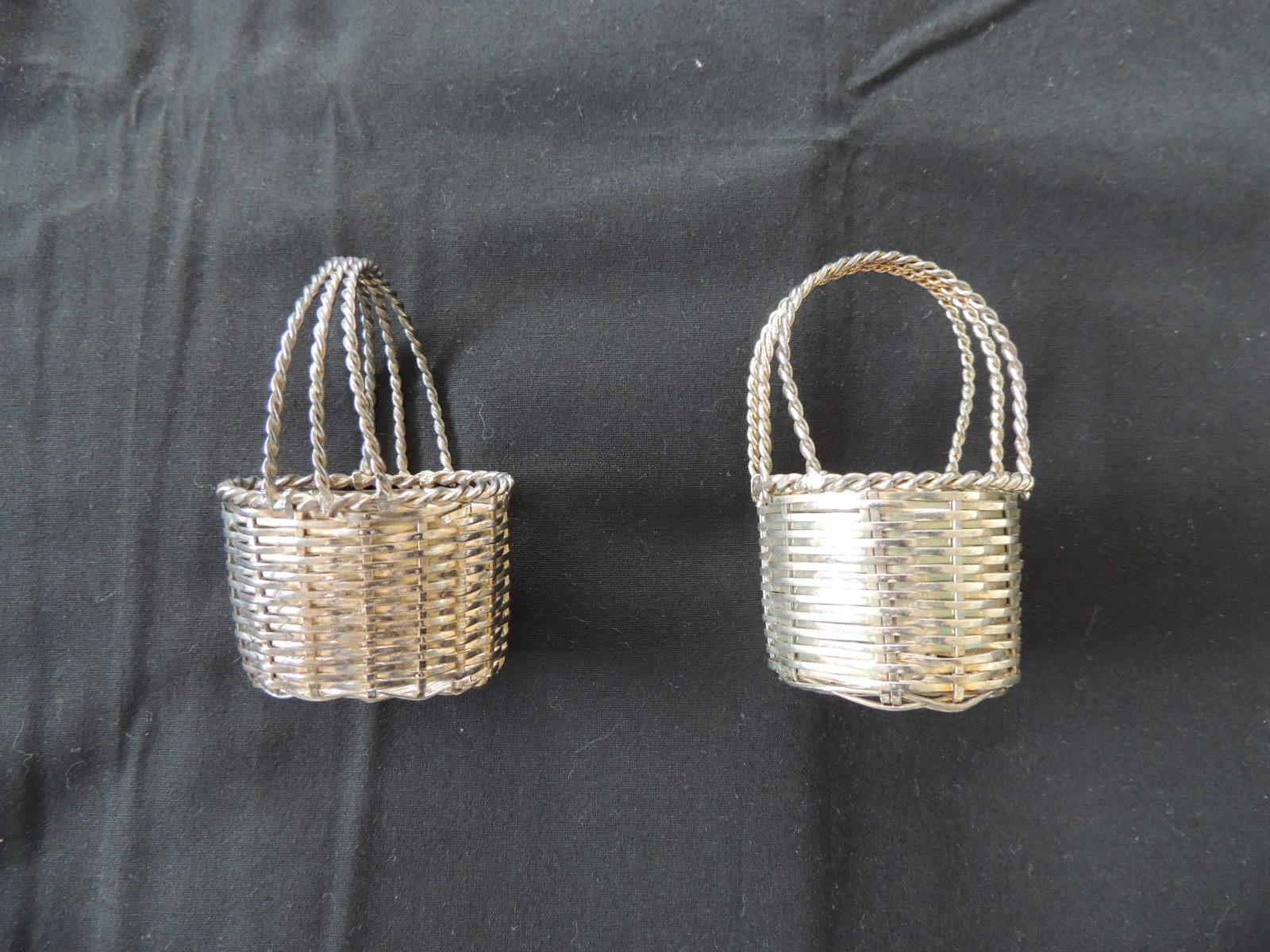 Pair of silver wire miniature decorative baskets
Pair of silver miniature wire silver baskets. Tiny baskets with rounded handles.
Great to use as toothpick holders.
1970s Italy
Size: 2 x 2 x 3.5 H.