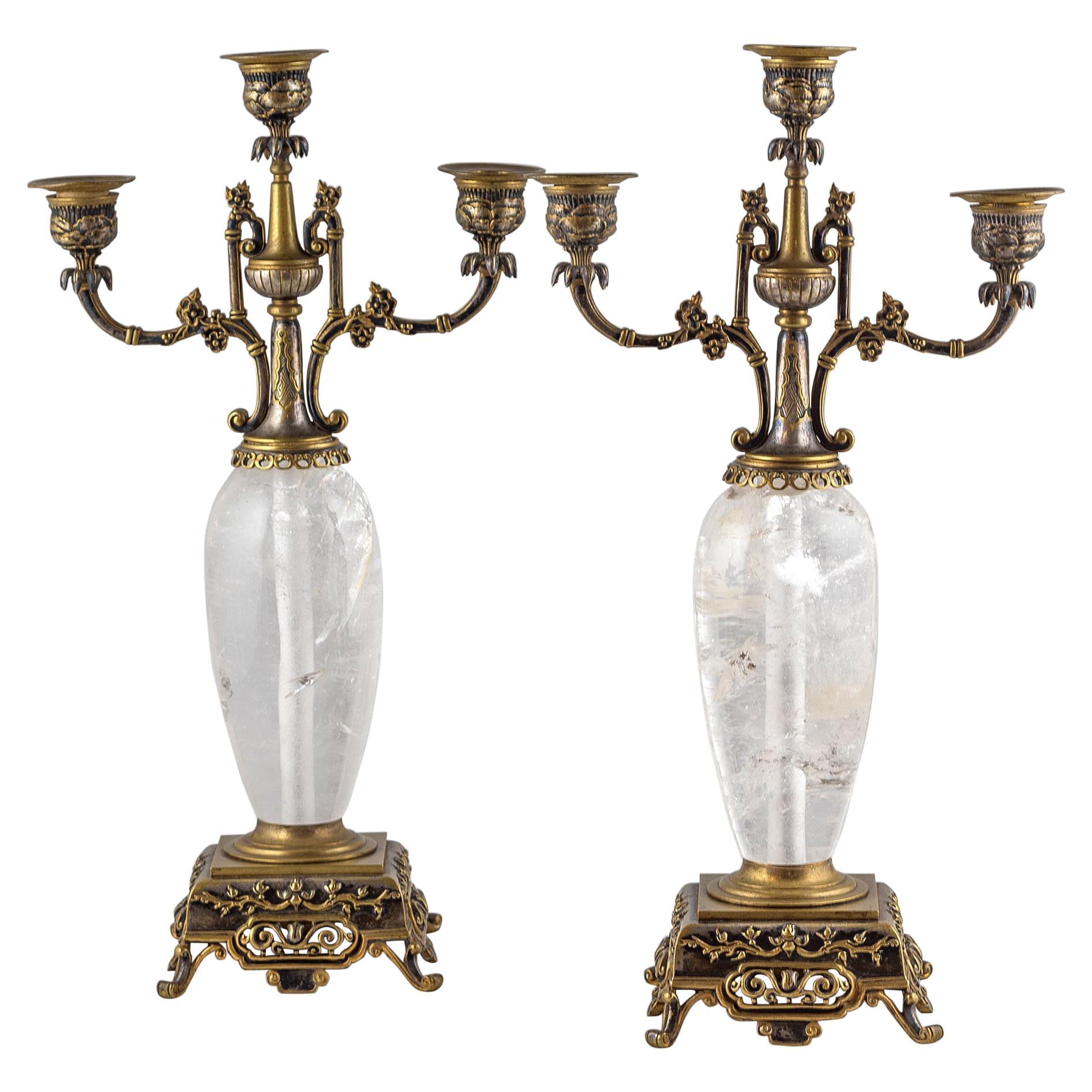 Paire de chandeliers à trois lumières en cristal de roche argenté et bronze doré