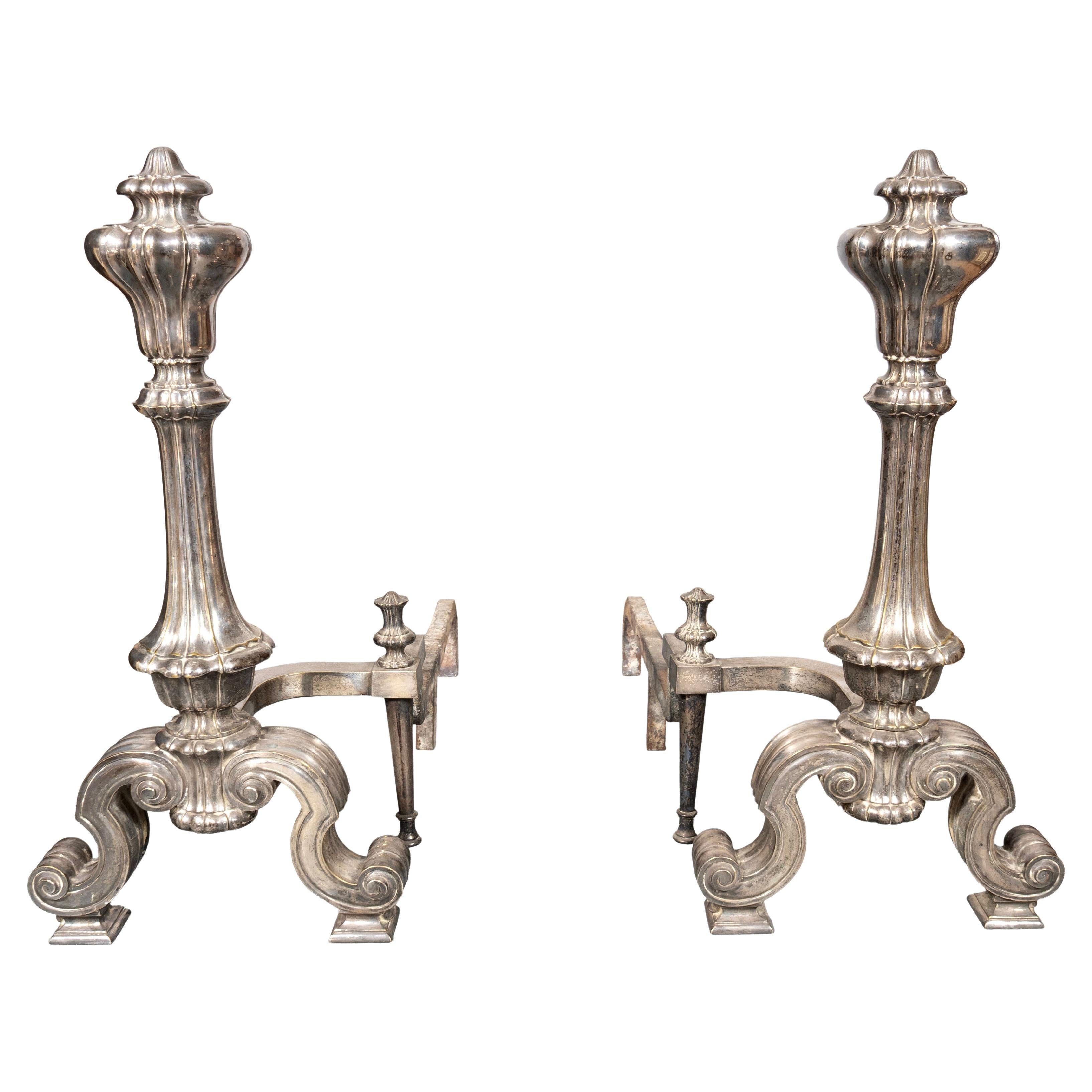Coppia di candelabri in ottone argentato attribuiti a E. F. A. Caldwell