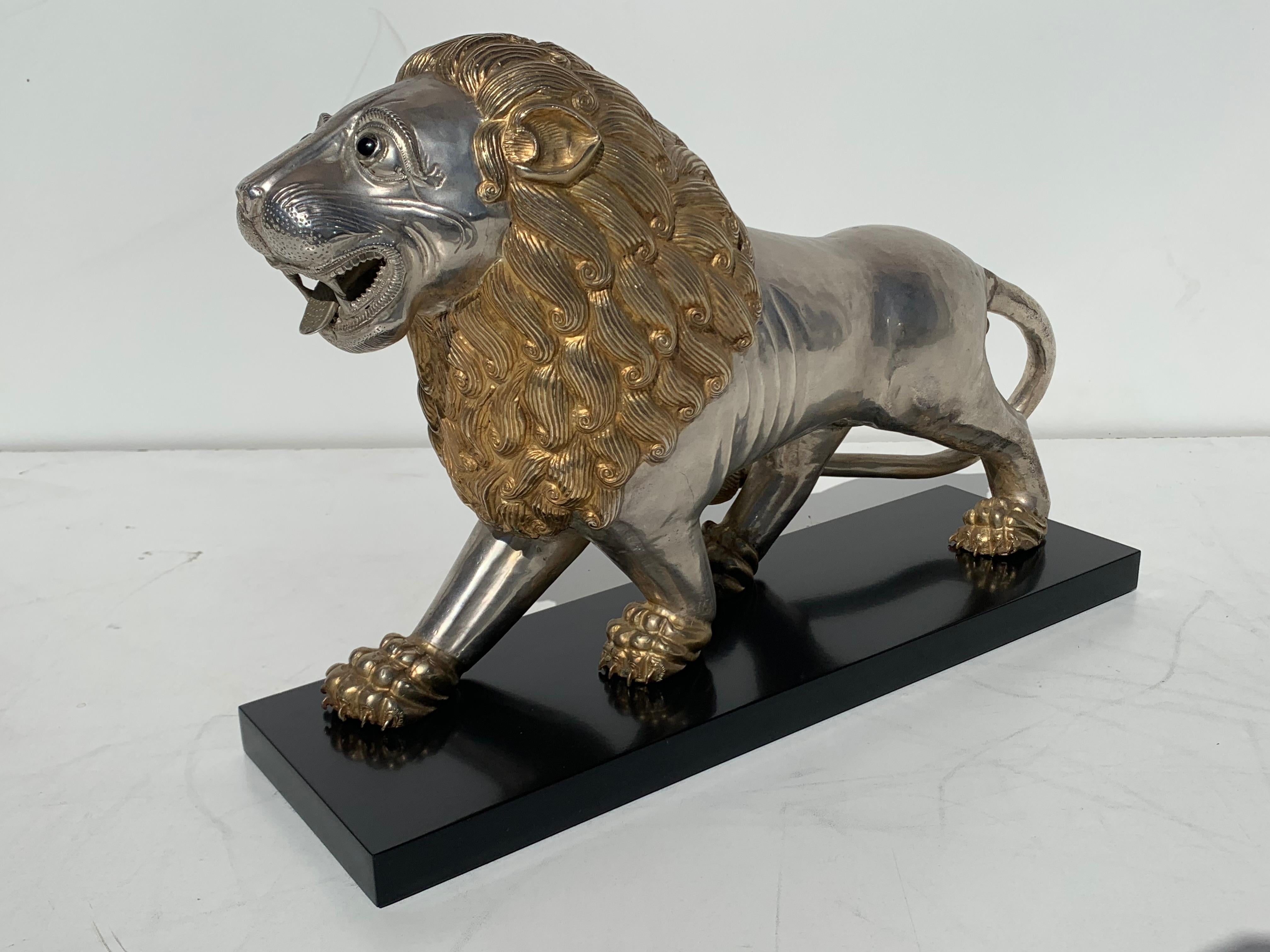 Pair of Silvered Brass Anglo Indian Lion Sculptures Bookends In Good Condition For Sale In North Hollywood, CA