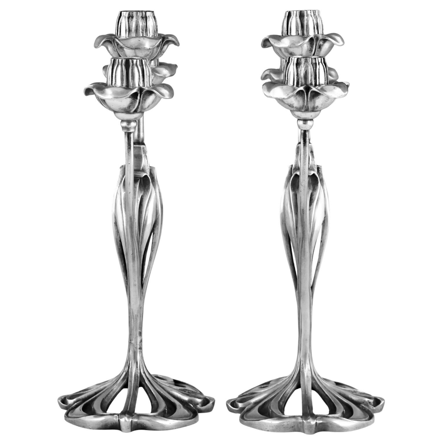Francese Coppia di candelabri Art Nouveau in bronzo argentato di Georges De Feure Francia 1901 in vendita