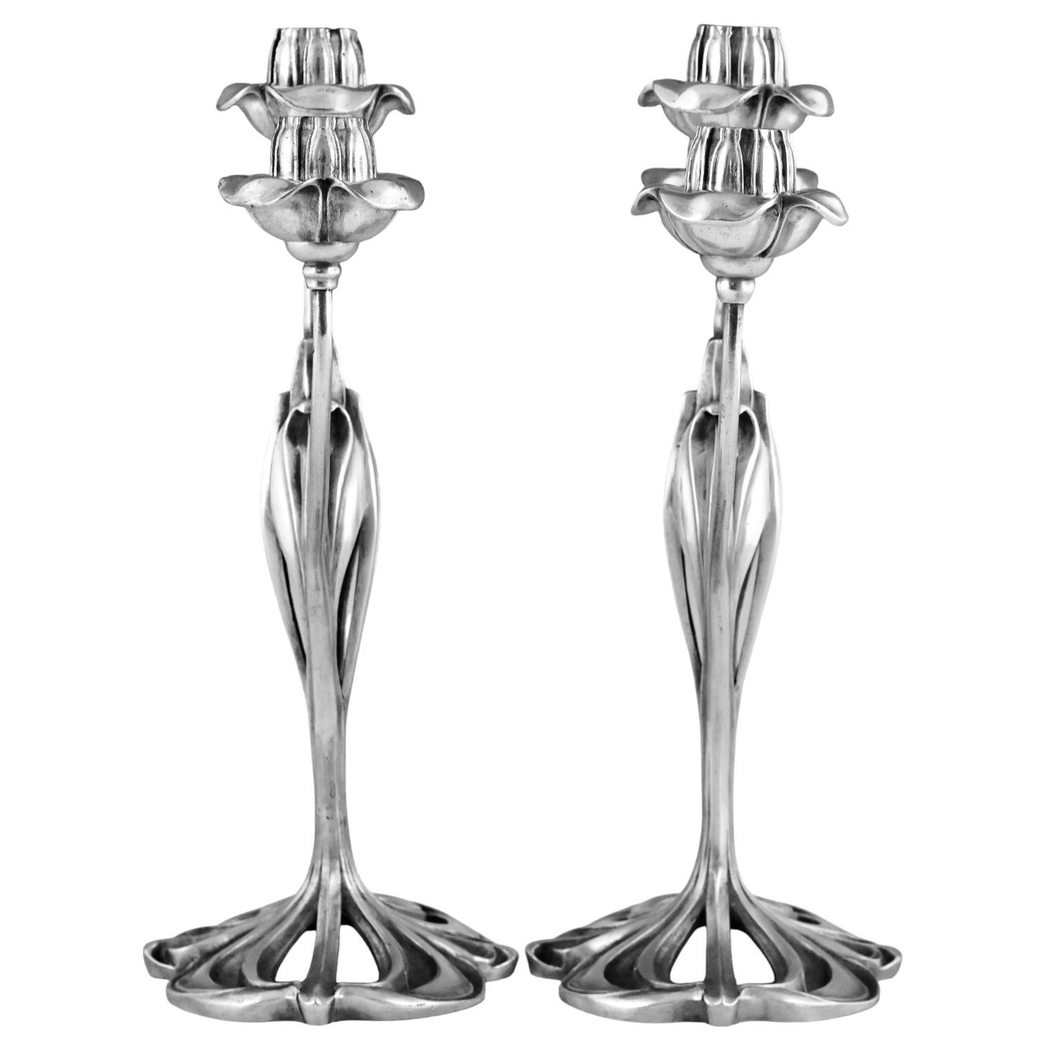 Coppia di candelabri Art Nouveau in bronzo argentato di Georges De Feure Francia 1901 In condizioni buone in vendita a Antwerp, BE