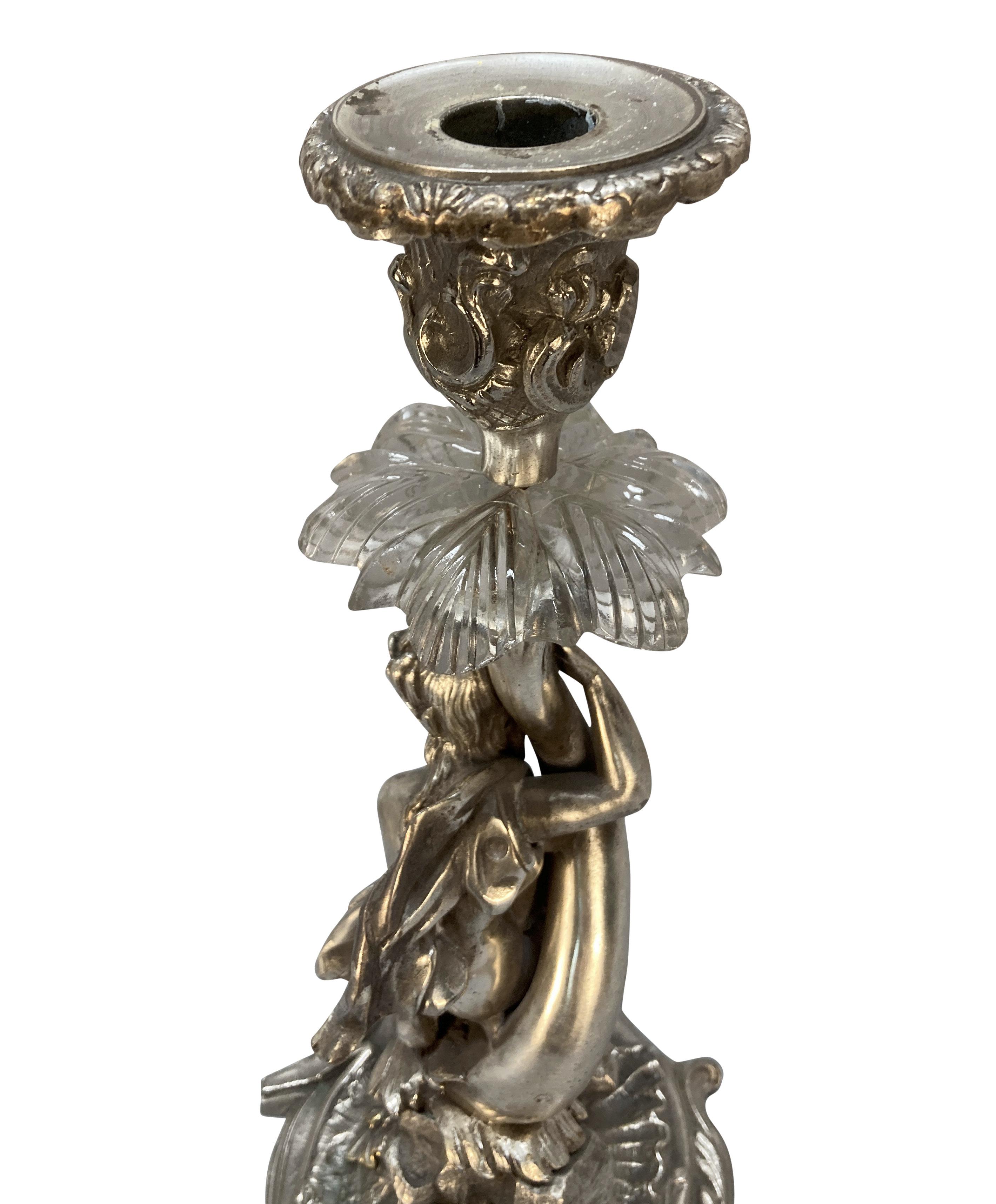 Coppia di candelieri in bronzo argentato raffiguranti Tritone e Nereide in vendita 2