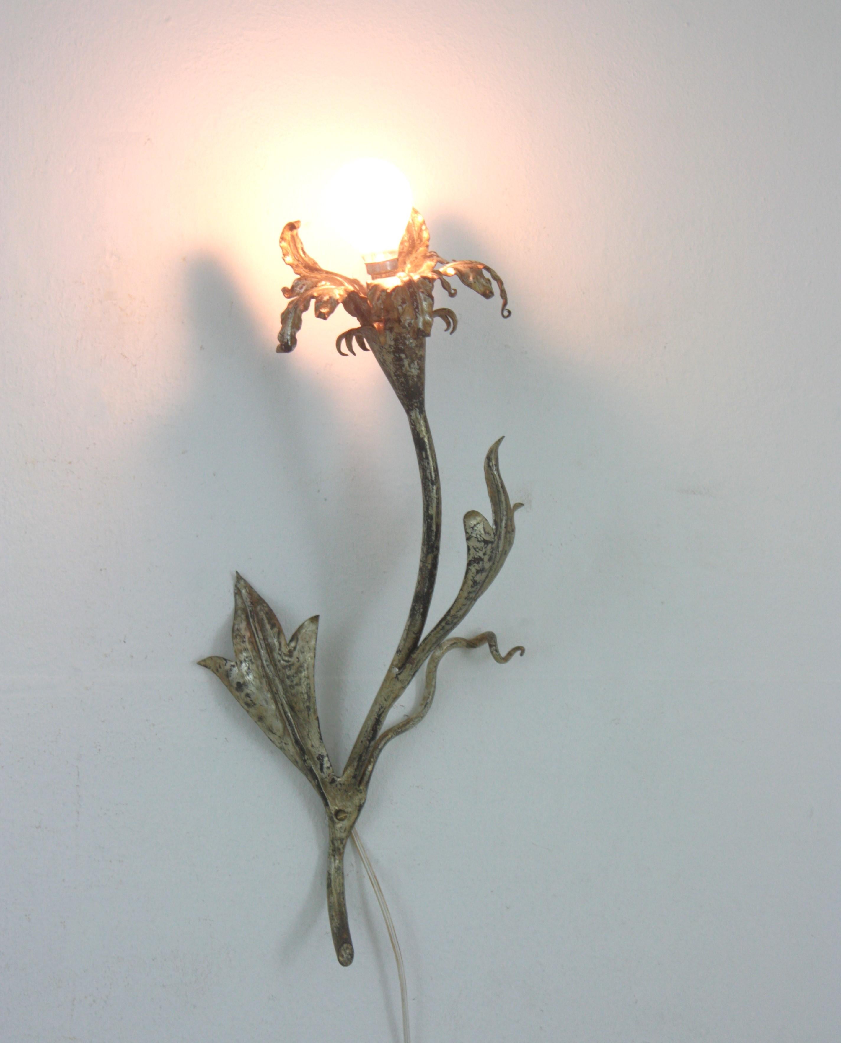 Paire d'appliques murales à fleurs argentées, Hollywood Regency en vente 5