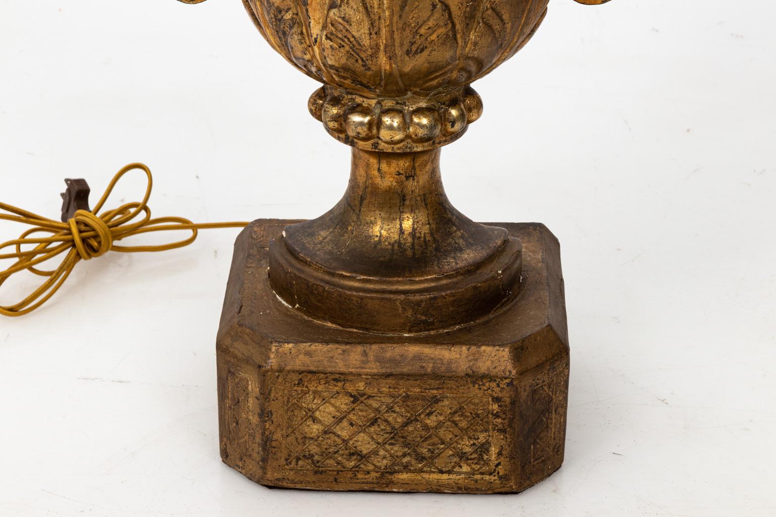 Neoclassico Coppia di lampade a forma di urna Silverleaf