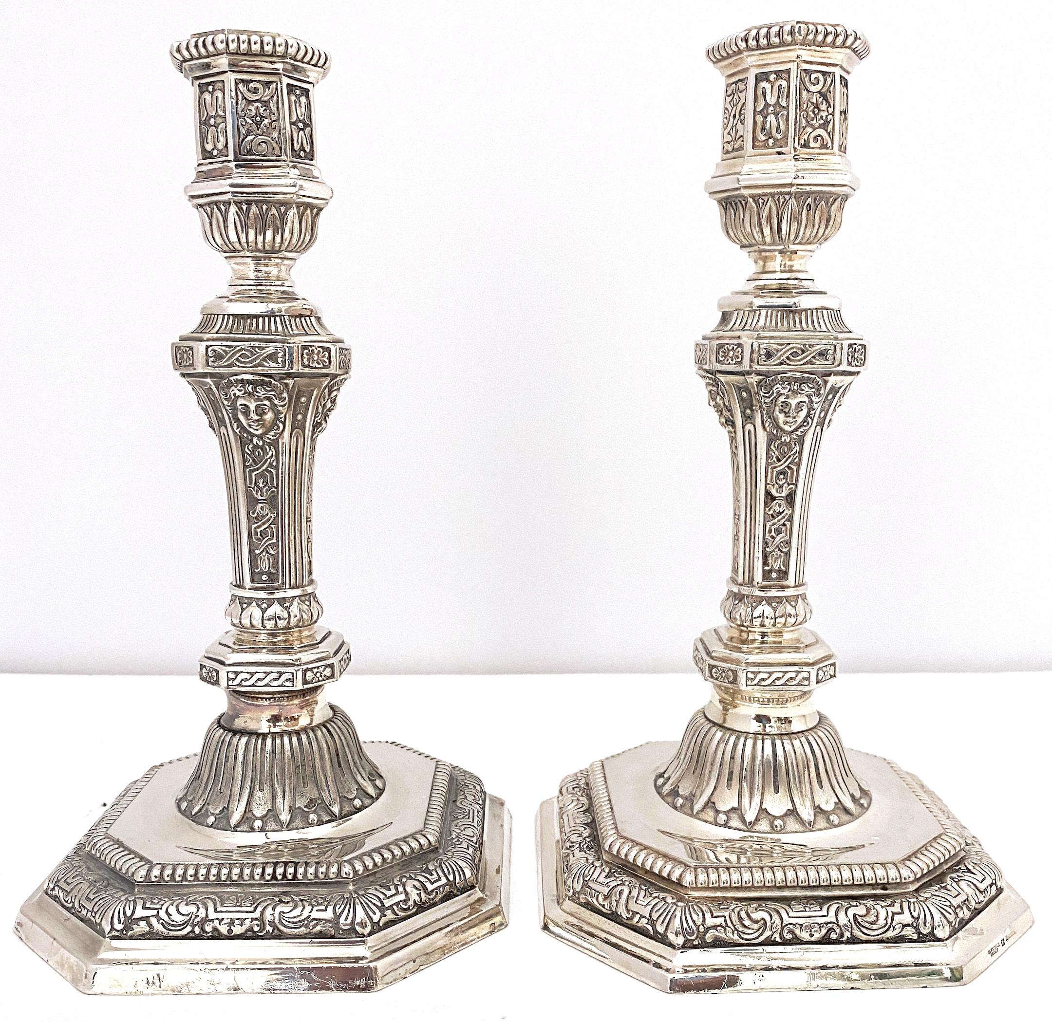 Paire de chandeliers à 2 lumières en métal argenté de la collection 'Dupérier' de Christofle en vente 3