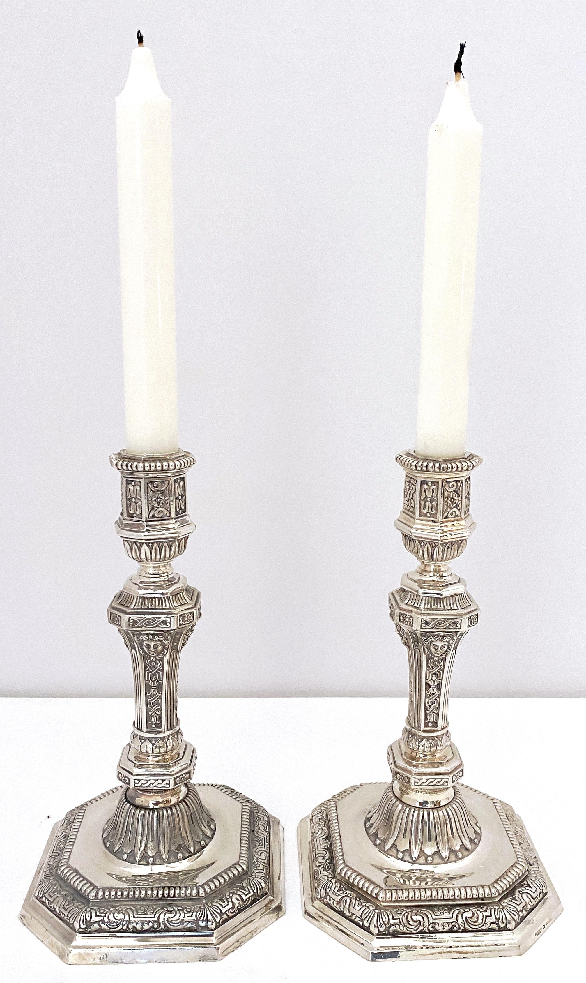 Paire de chandeliers à 2 lumières en métal argenté de la collection 'Dupérier' de Christofle en vente 4