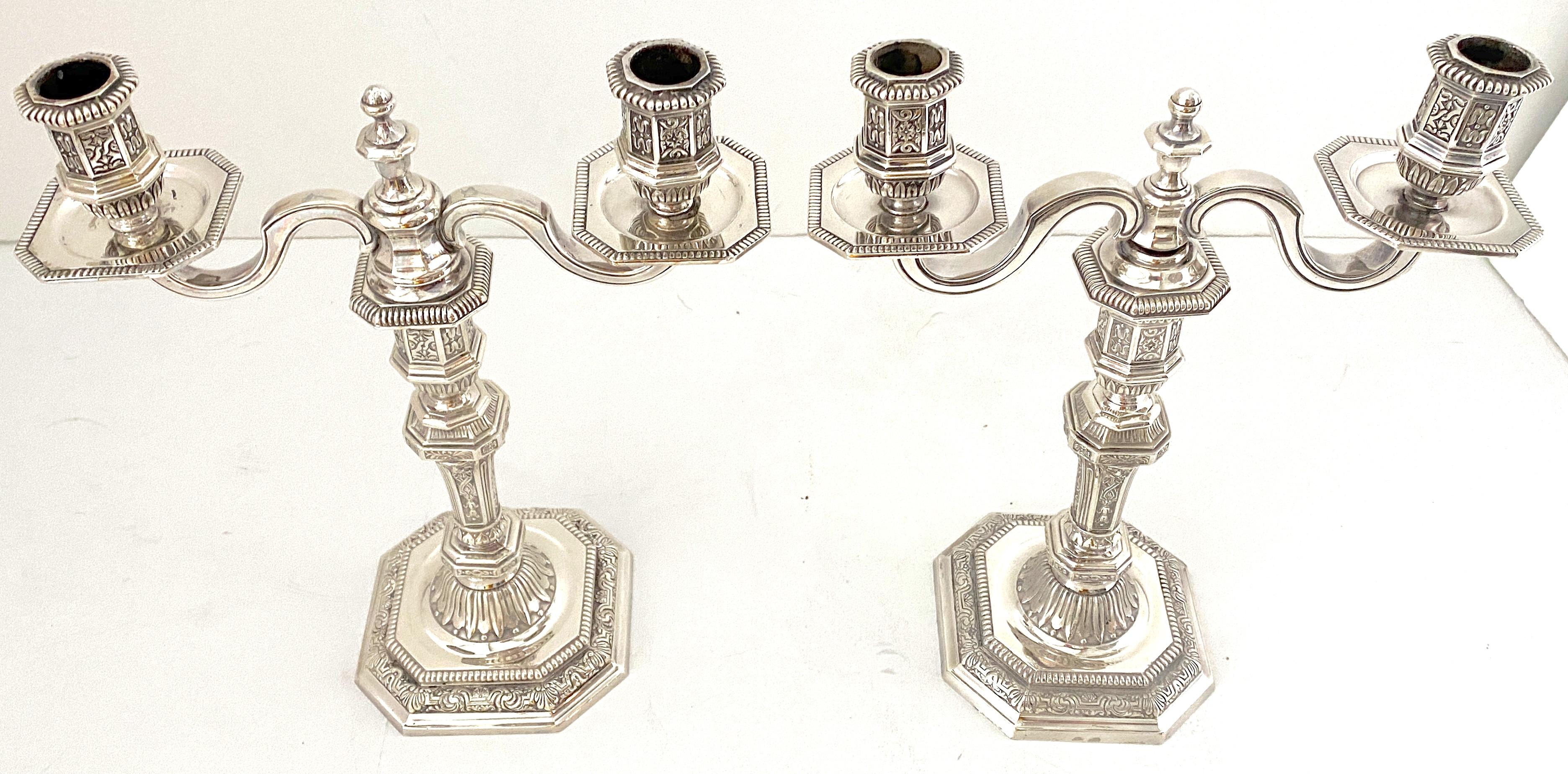 Plaqué argent Paire de chandeliers à 2 lumières en métal argenté de la collection 'Dupérier' de Christofle en vente