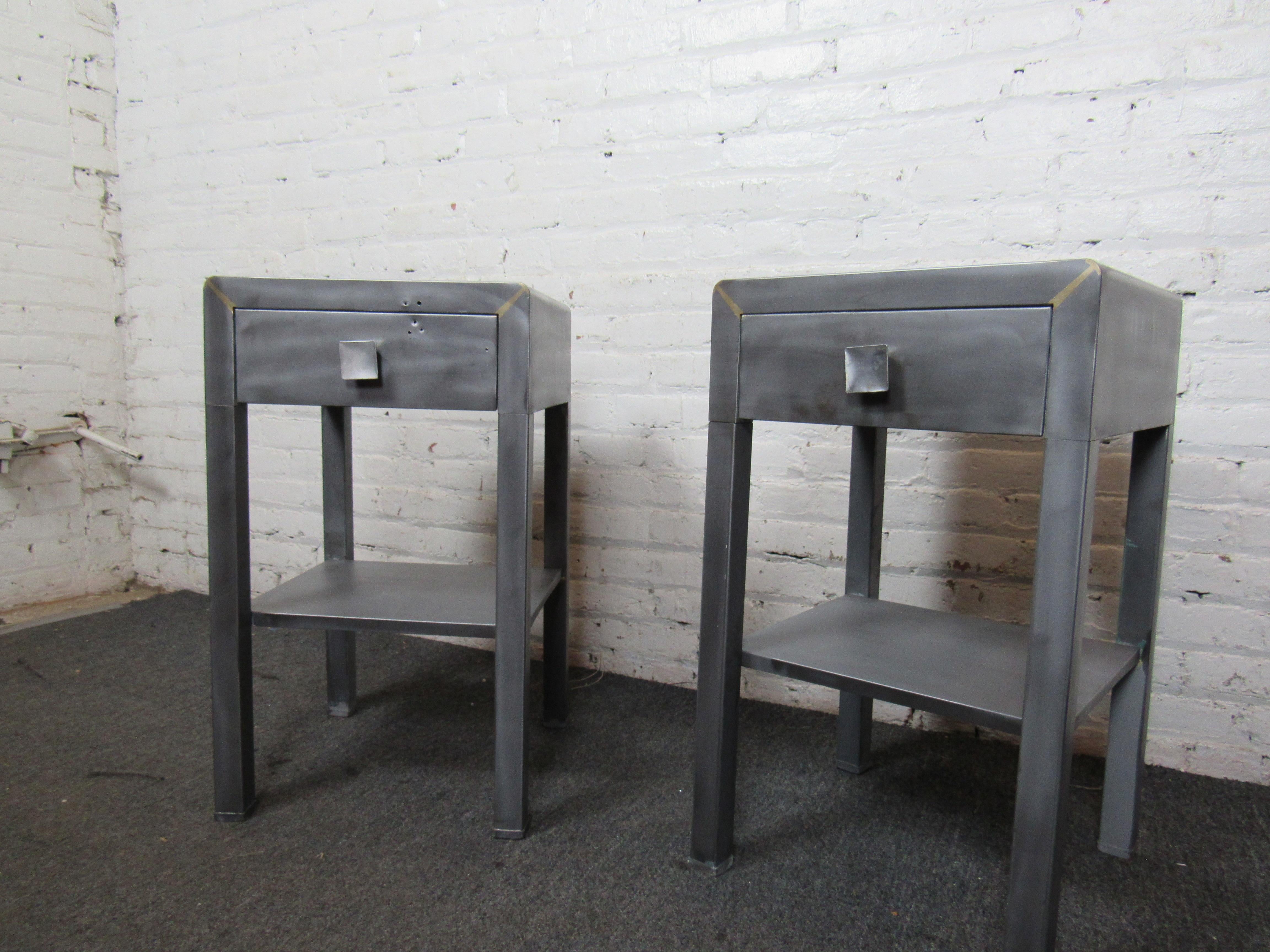 Great pair of Simmons nightstands. Unique bare metal style. 

(Please confirm item location - NY or NJ - with dealer).
  