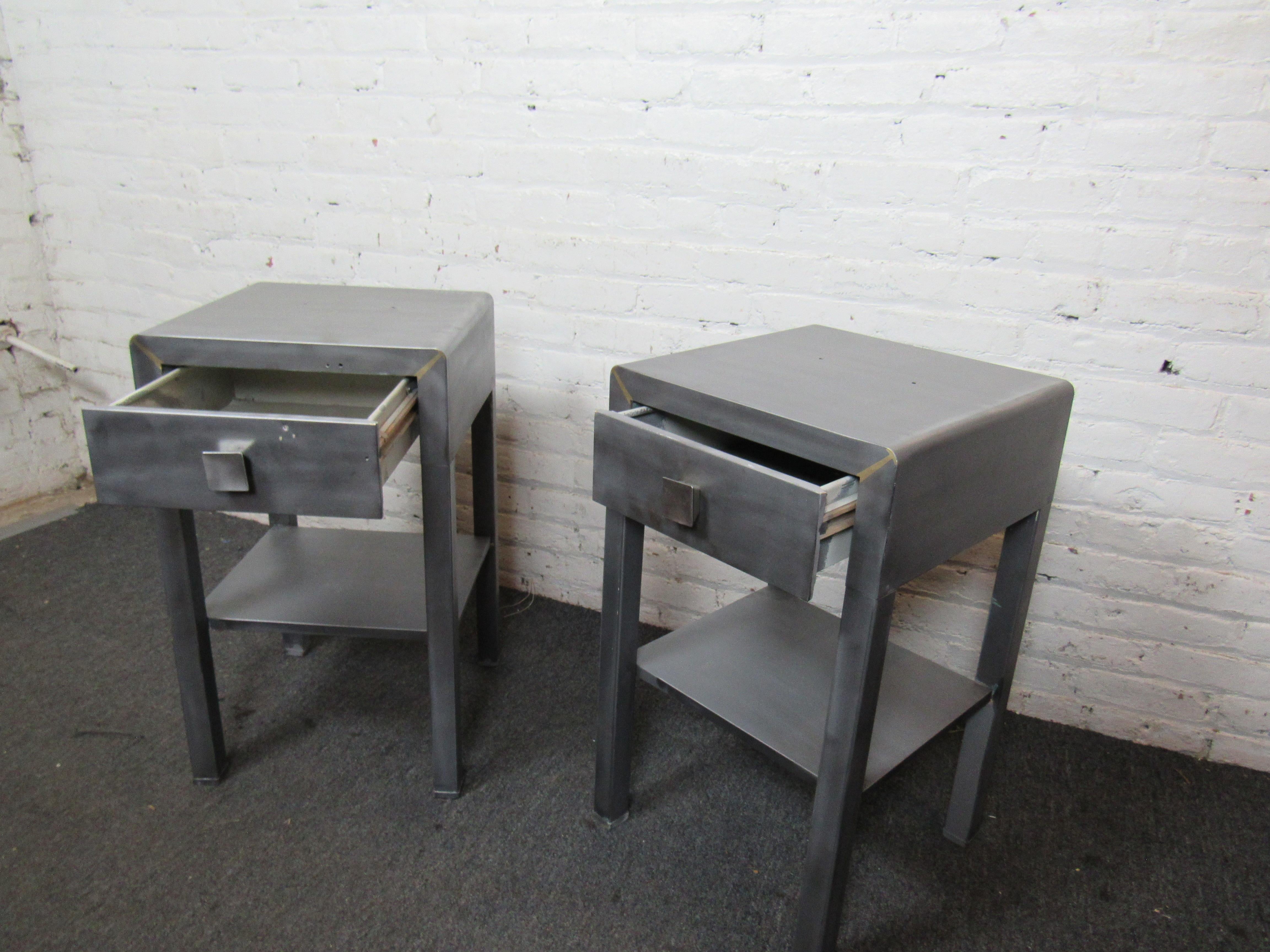 Pair of Simmons Nightstands In Good Condition In Brooklyn, NY