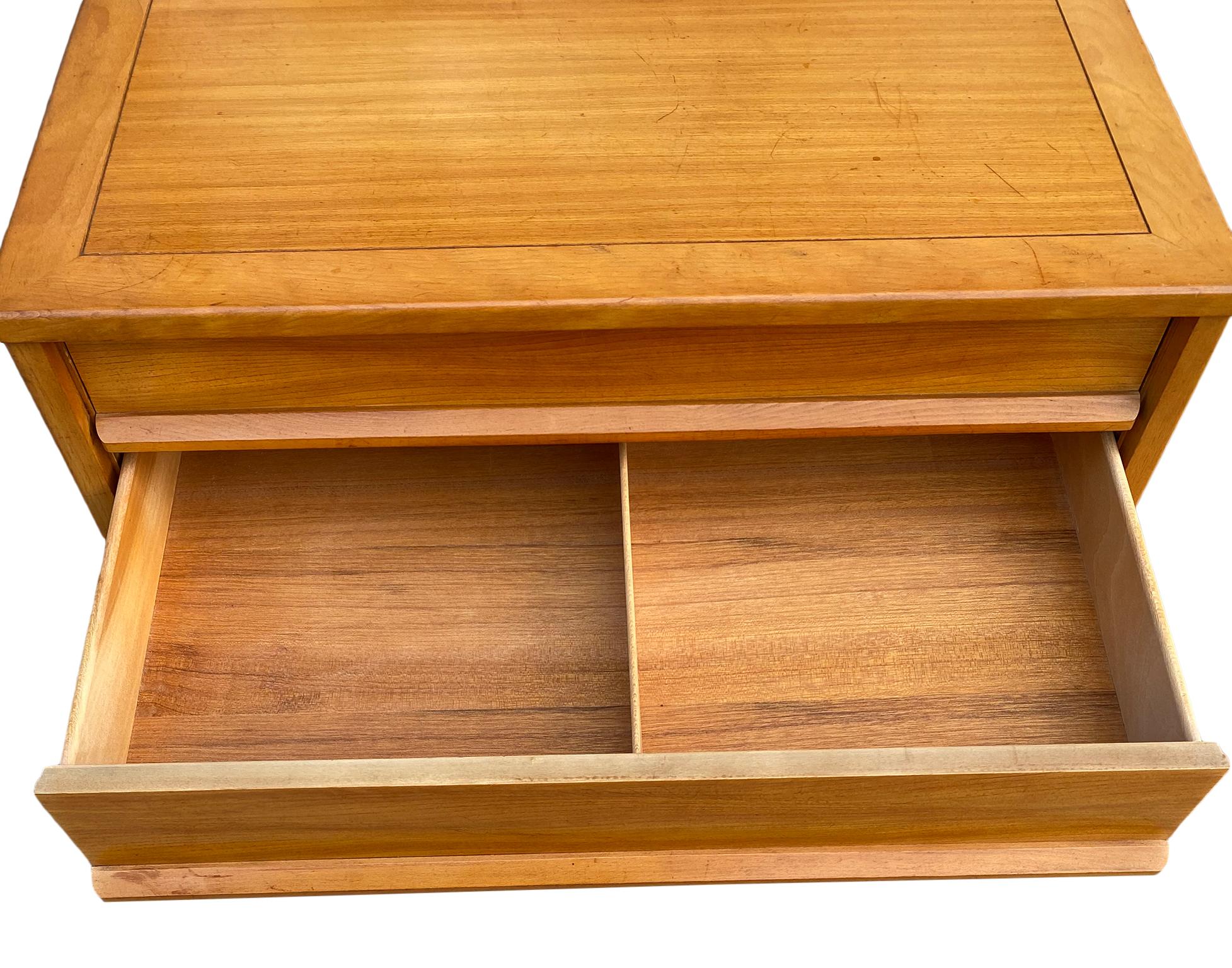 Pair of Simple Mid-Century Modern Blonde Maple 5-Drawer Dressers 3