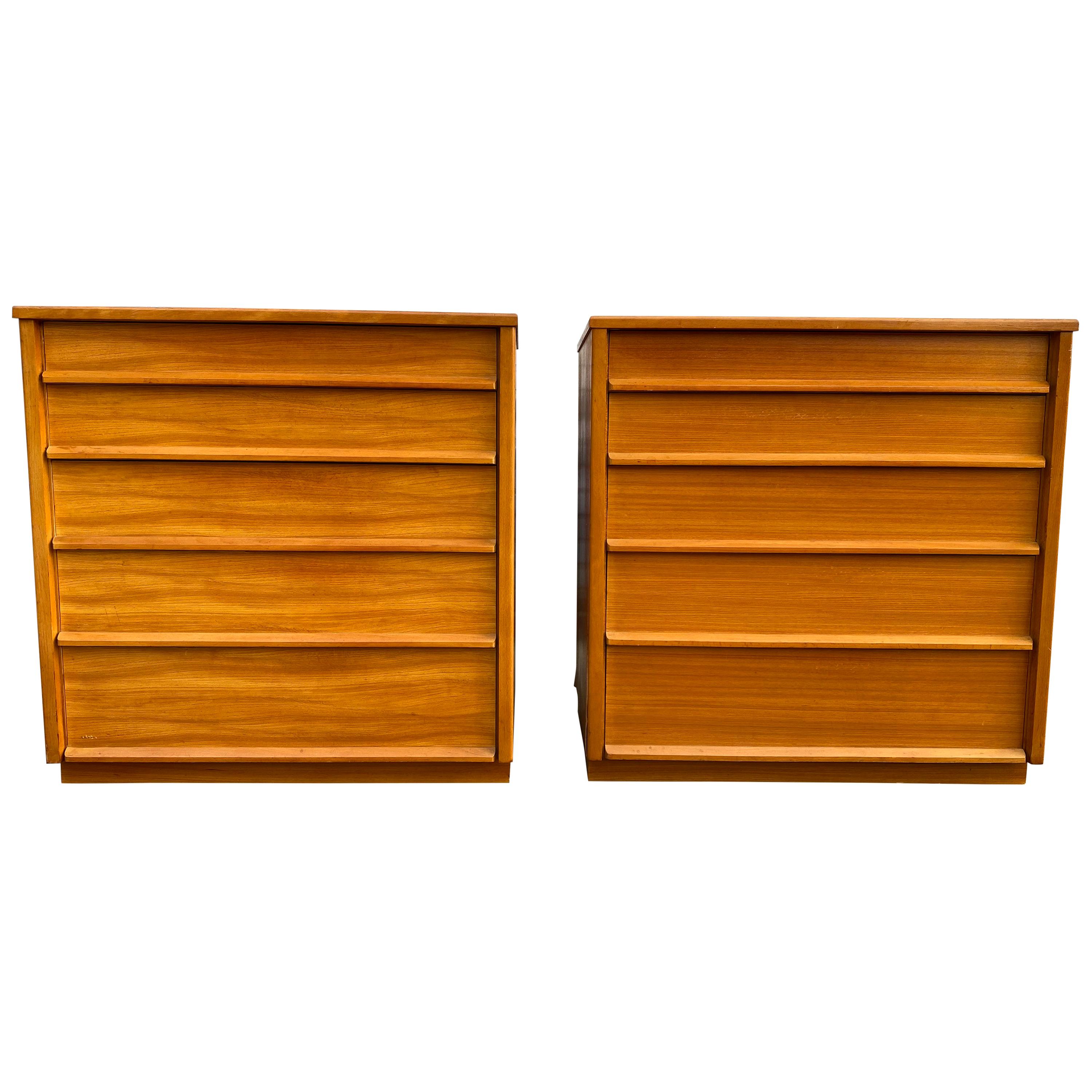 Pair of Simple Mid-Century Modern Blonde Maple 5-Drawer Dressers