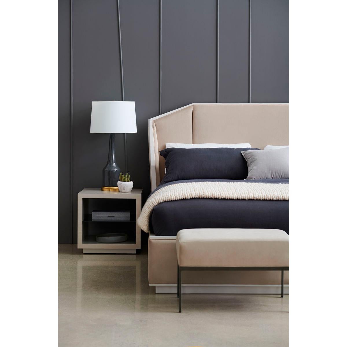 Vietnamien Paire de bancs tout simplement modernes en vente
