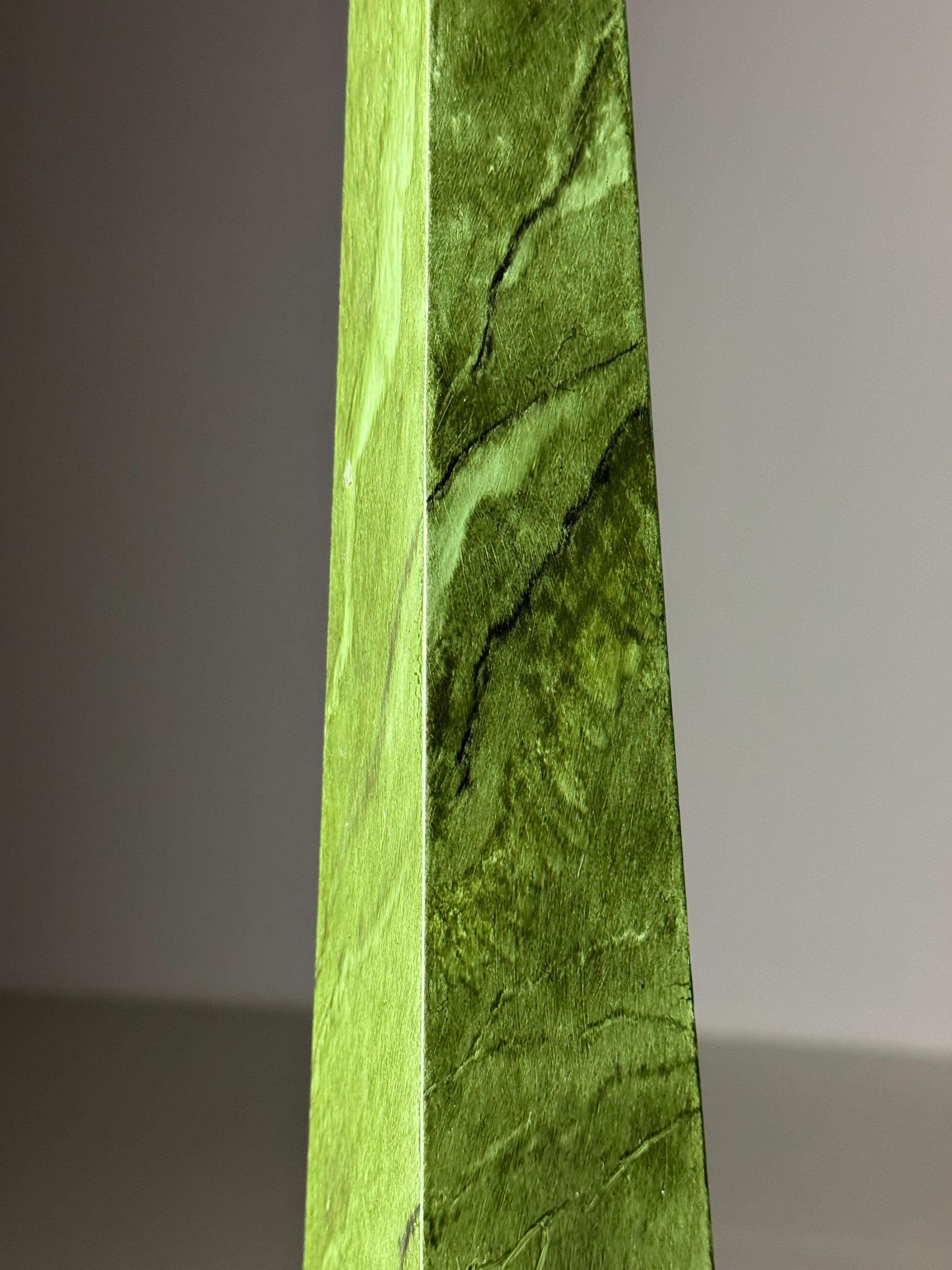 Coppia di obelischi in marmo simulato Wood in vendita 10