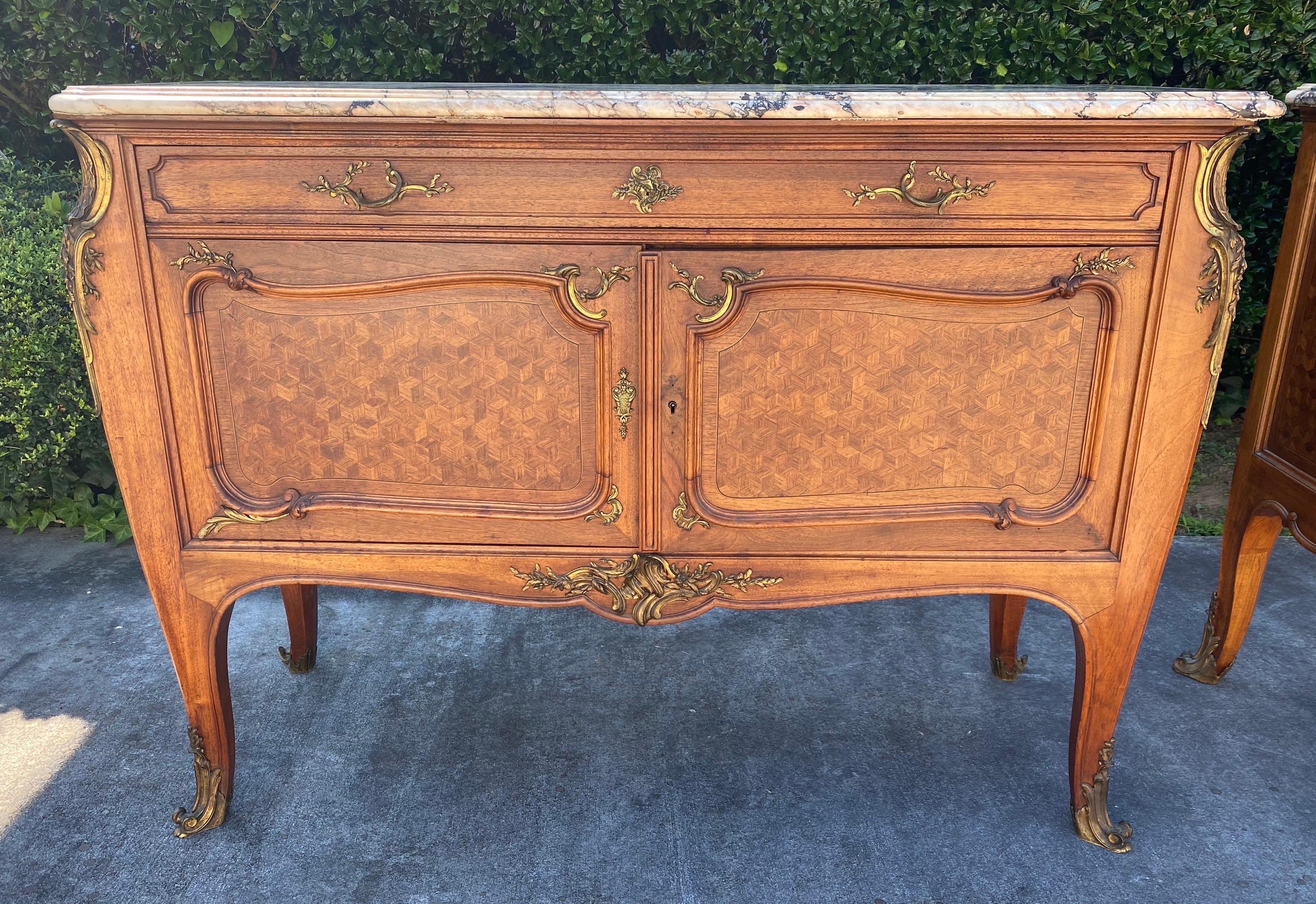 Pair of Singed Linke Bronze Mounted Parquetry Commodes, Francois Linke, Paris FR In Good Condition For Sale In Charleston, SC