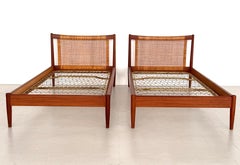 Pareja de camas individuales de Børge Mogensen para Søborg Møbelfabrik Dinamarca, años 50