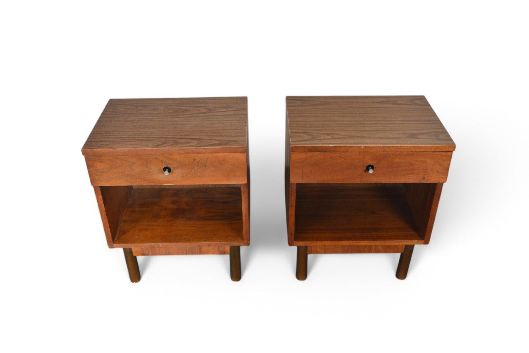 American Pair of Single Drawer Nightstands in Walnut by Stanley #1 For Sale