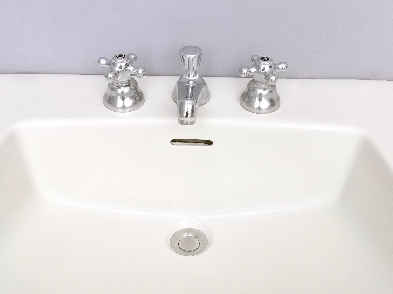Pair of Sinks by Gio Ponti with G. Labalme, G. Pozzi and A. Rosselli, Italy In Excellent Condition In Bresso, Lombardy