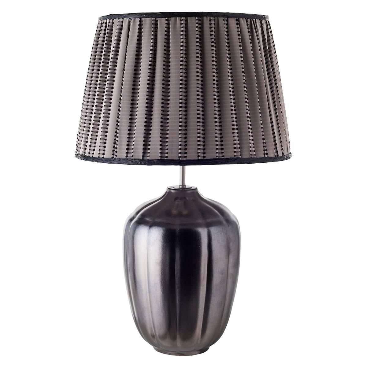 Pair of sinuous ceramic table lamps and shades.
The sinuous and smooth shape of the lamps is emphasized by the satin metallic glaze. The lamps are complemented by cylindrical shades in a grey woven fabric. Wired to your request, one E27/E26 screw