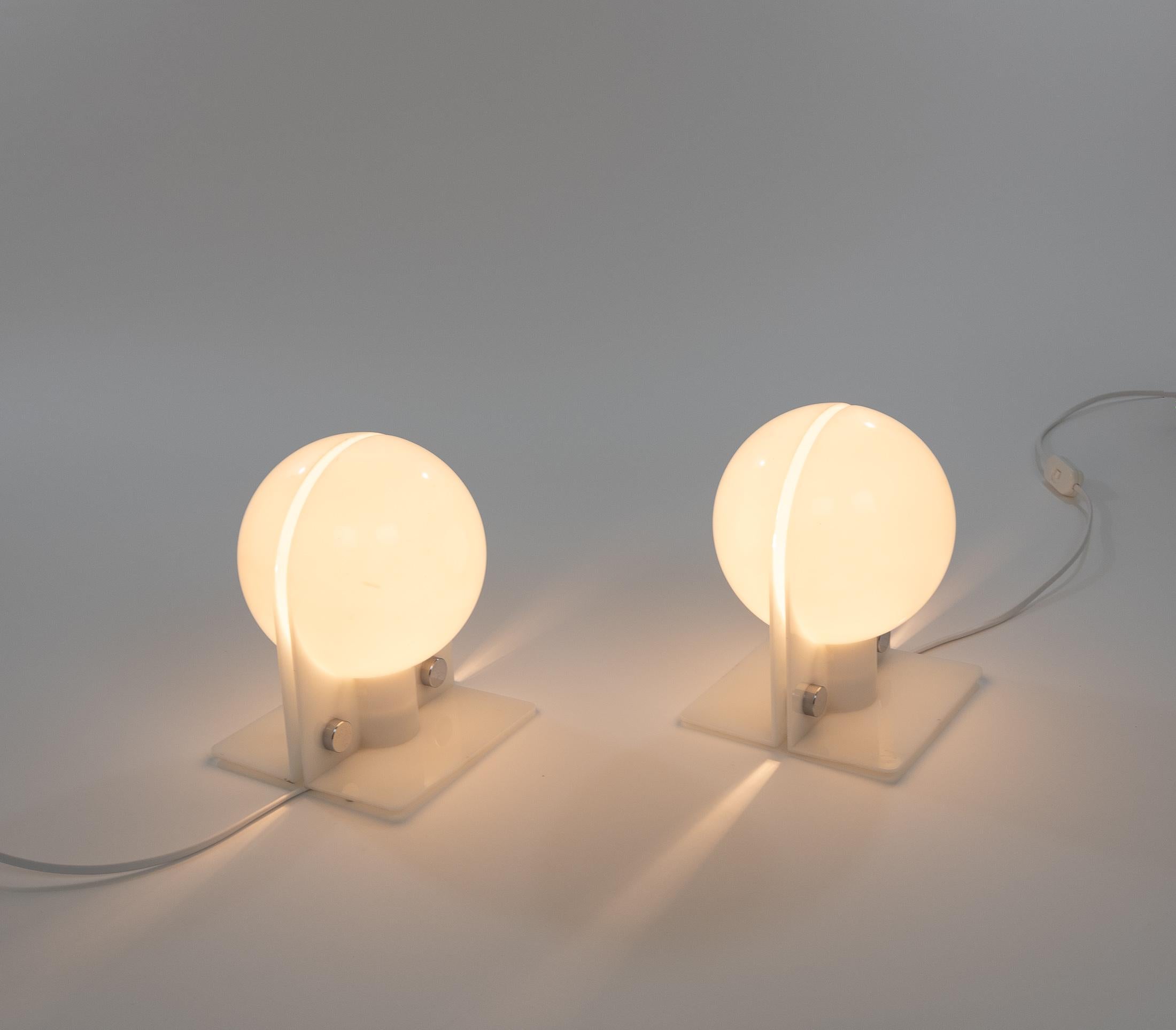 Plastique Paire de lampes de table Sirio par E. Lampa et S. Brazzoli pour Harvey Guzzini, 1970 en vente
