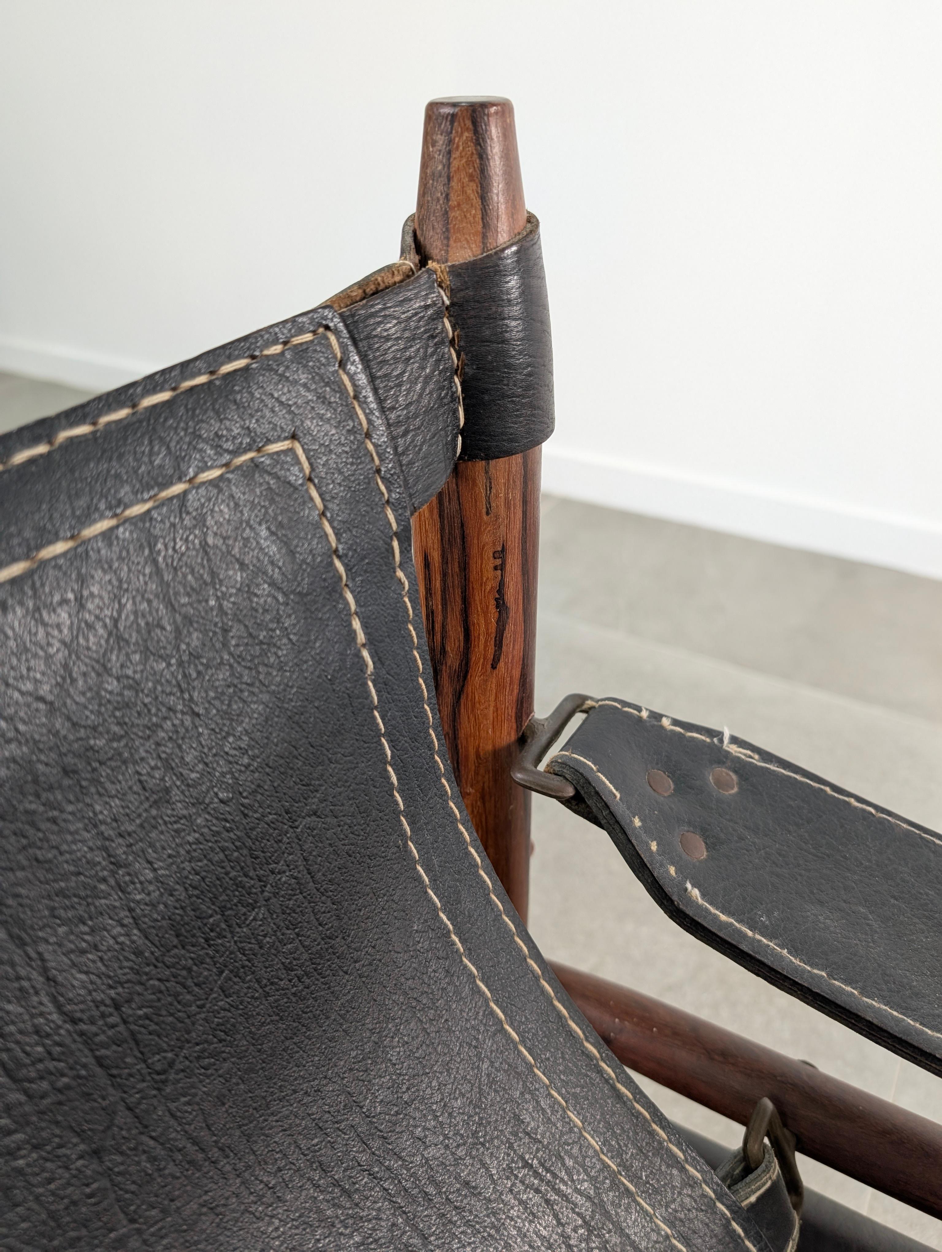 Fantastic pair of Sirocco armchairs in rosewood and black leather designed by Arne Norell in the 1960s, in its rarest version and sought after by collectors, since it was produced by Scanform in Medellin (Colombia) in charge of distribution in the