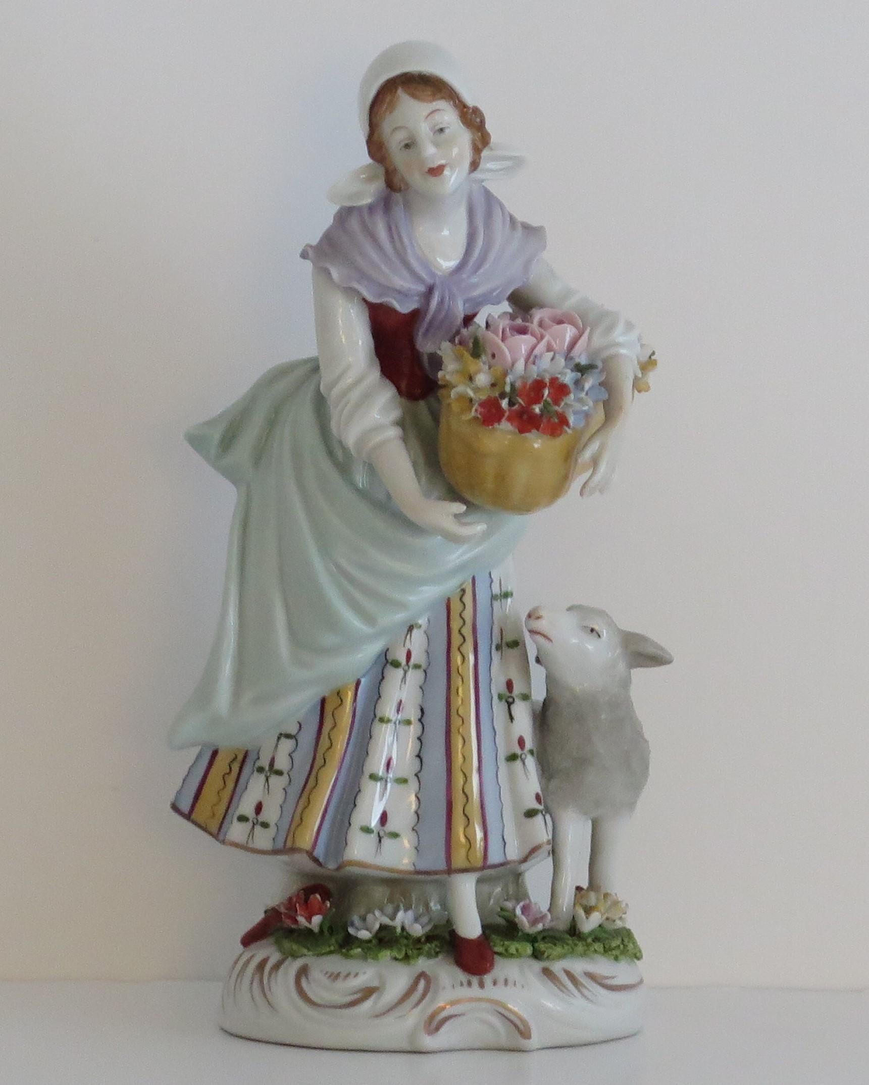 Pair of Sitzendorf Figures Porcelain Flower Sellers, German Fully Marked Ca 1920 For Sale 1