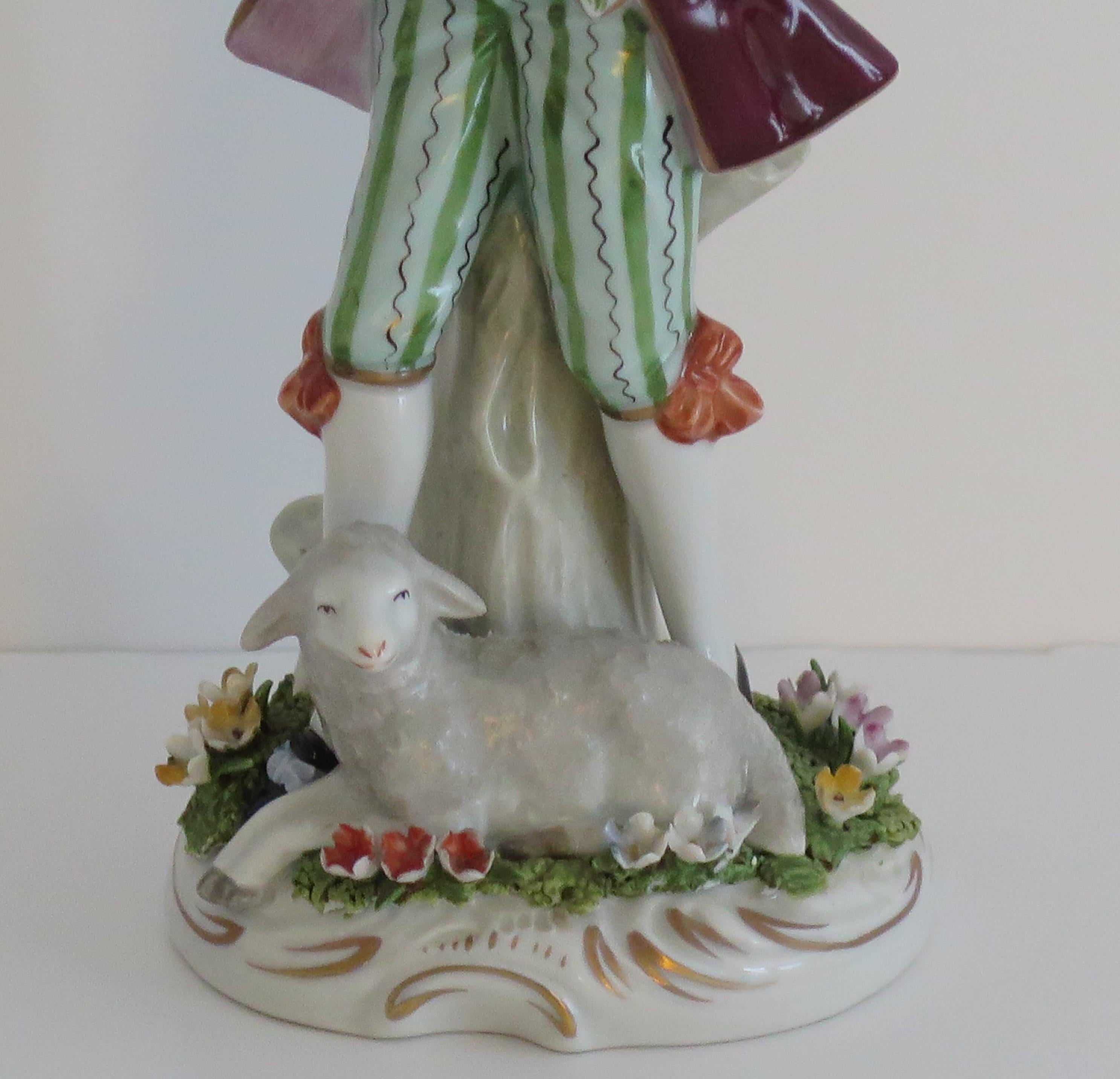 Peint à la main Paire de vendeurs de fleurs en porcelaine Sitzendorf, entièrement marqués, allemands, datant d'environ 1920 en vente