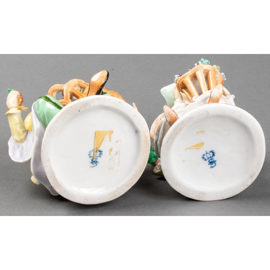20th Century Pair of Sitzendorf Porcelain Chinoiserie Figures For Sale