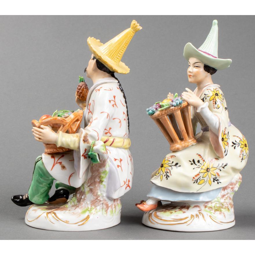 Pair of Sitzendorf Porcelain Chinoiserie Figures For Sale 3