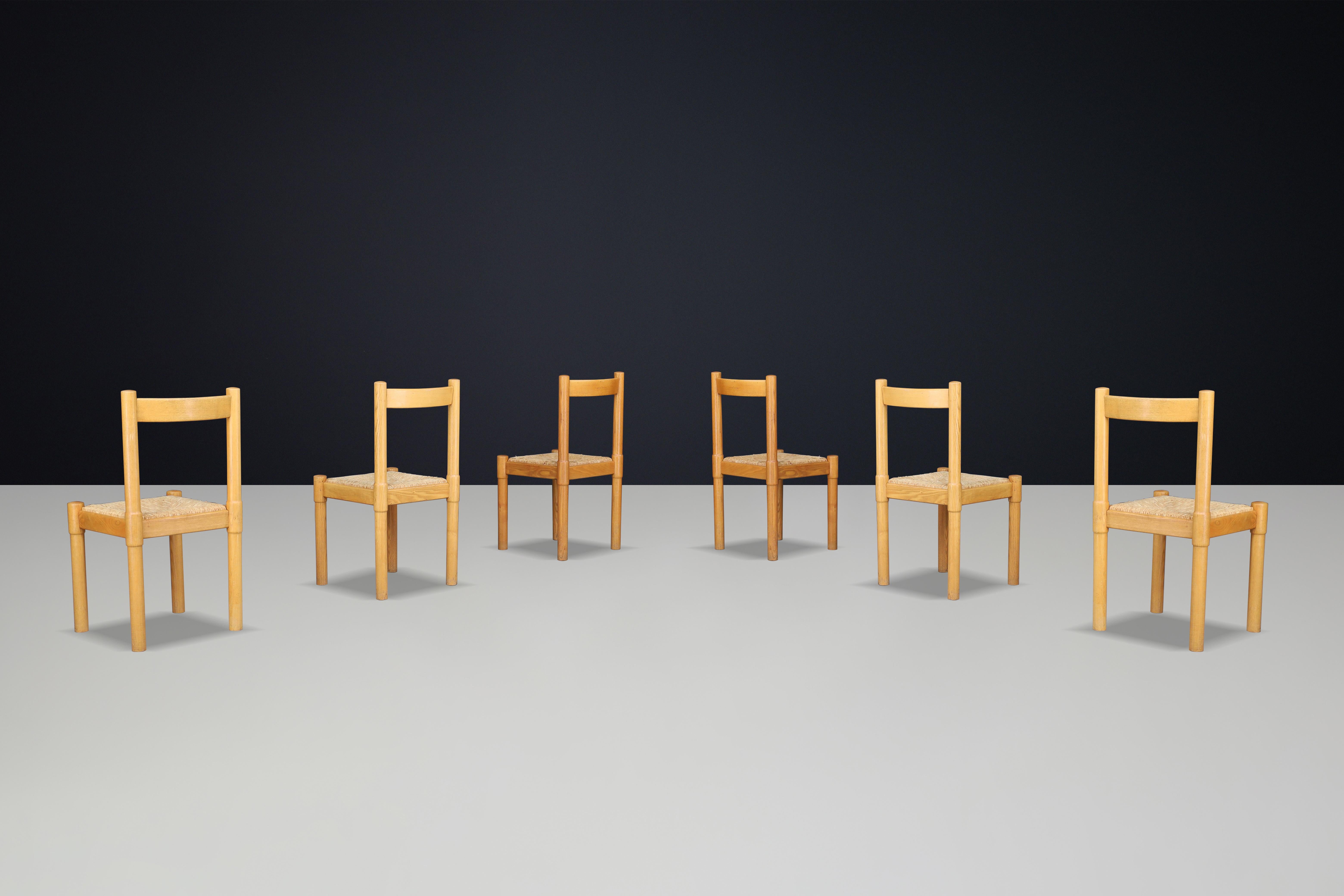 italien Paire de chaises de salle à manger en frêne et jonc dans le style de Vico Magistretti en vente
