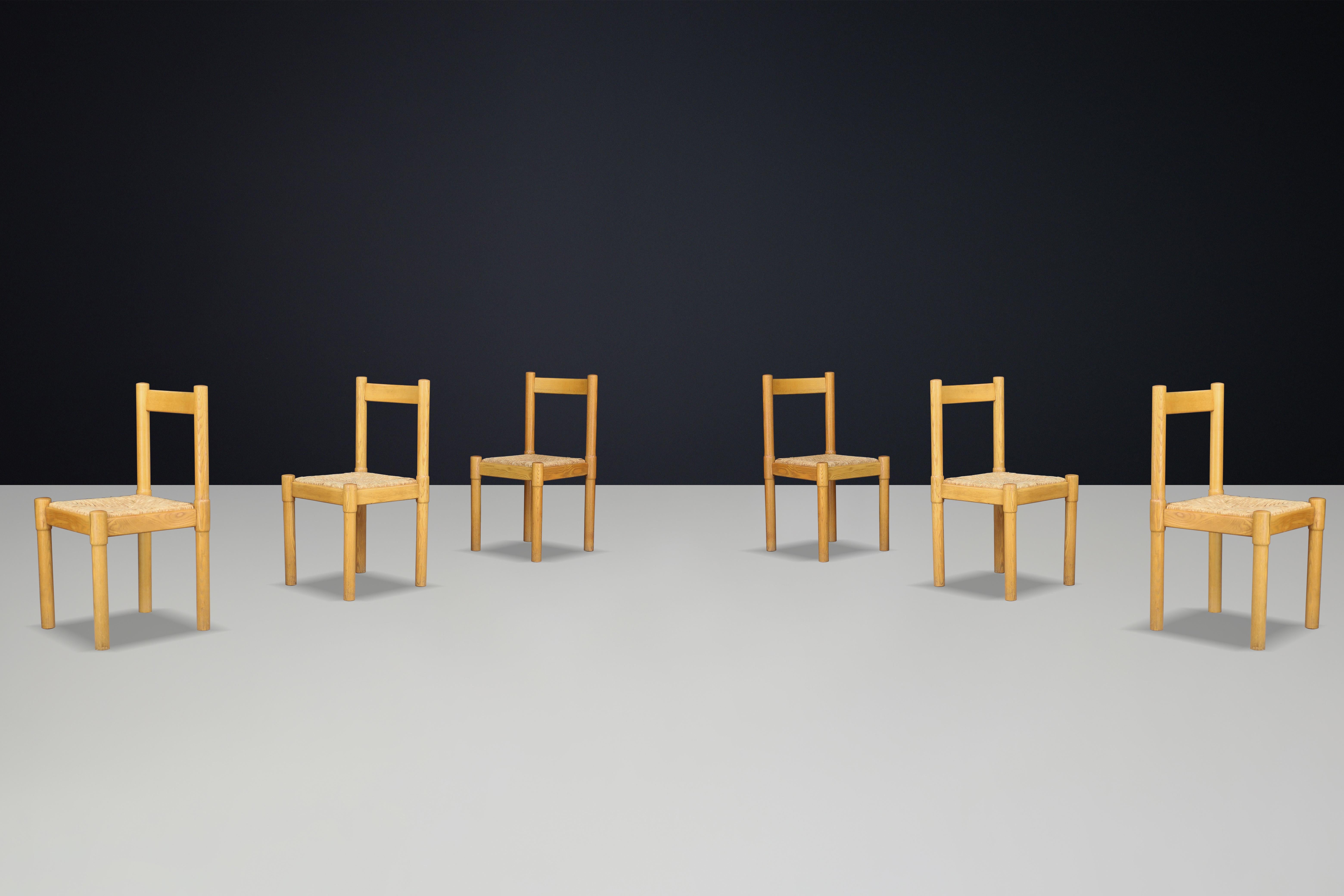 20ième siècle Paire de chaises de salle à manger en frêne et jonc dans le style de Vico Magistretti en vente