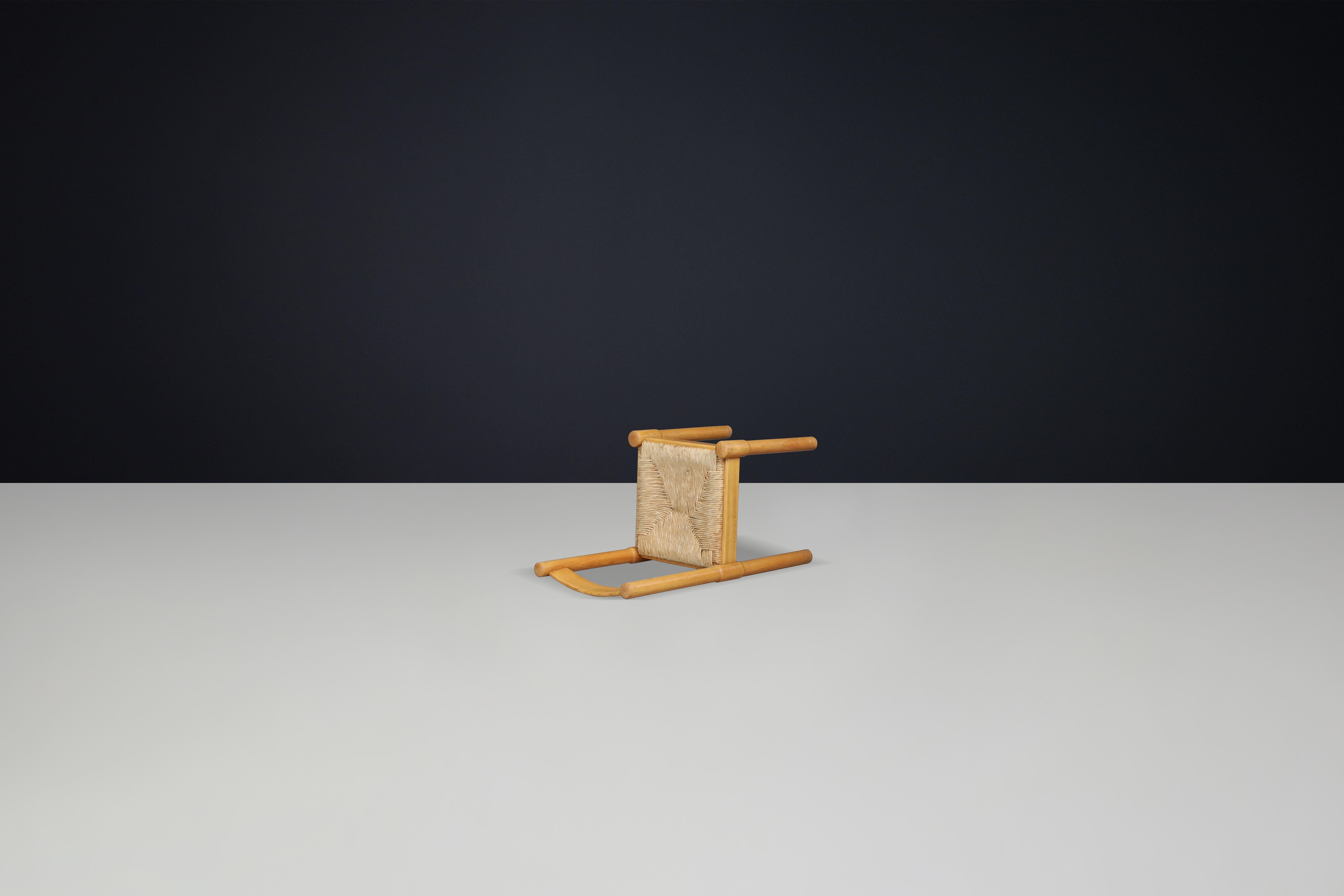 Jonc Paire de chaises de salle à manger en frêne et jonc dans le style de Vico Magistretti en vente