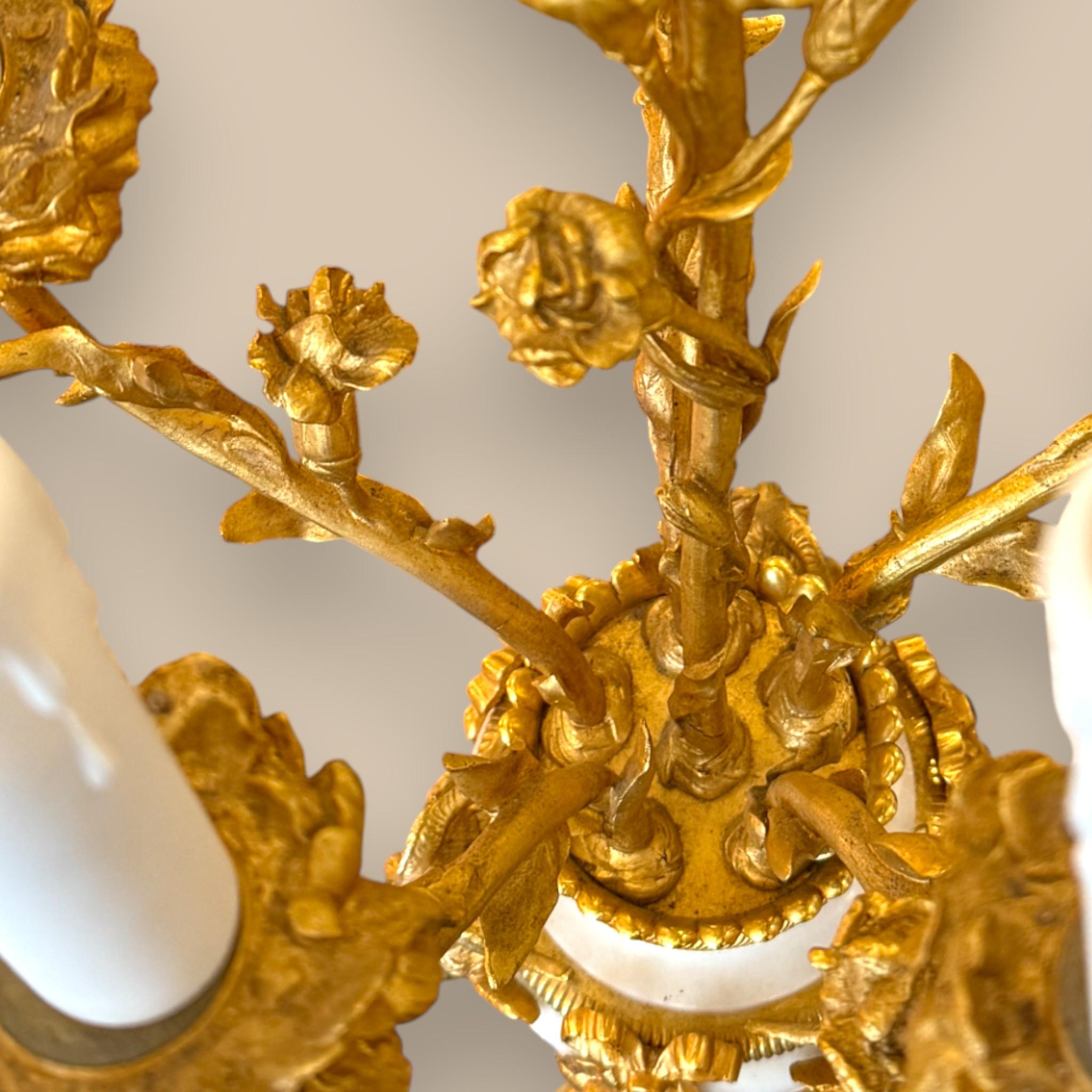 Coppia di candelabri a sei bracci in bronzo dorato e marmo di Carrara - XIX secolo in vendita 5