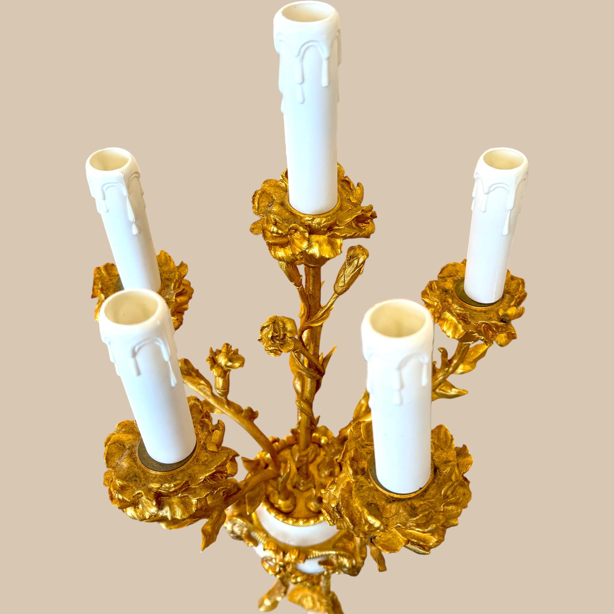 Coppia di candelabri a sei bracci in bronzo dorato e marmo di Carrara - XIX secolo in vendita 6