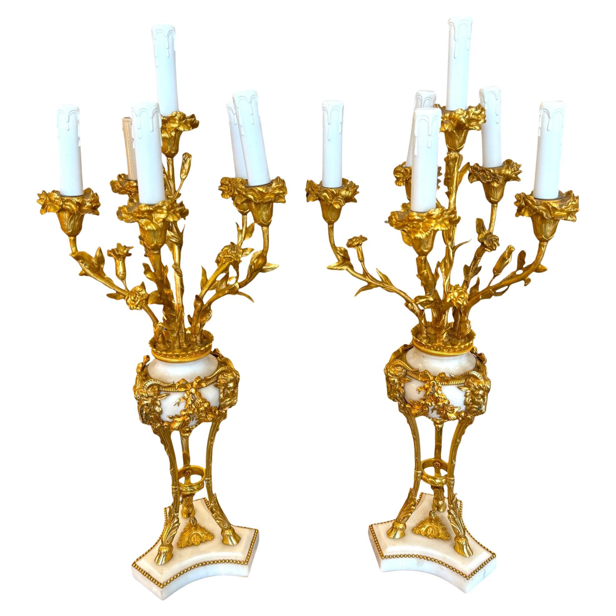 Coppia di candelabri a sei bracci in bronzo dorato e marmo di Carrara - XIX secolo in vendita
