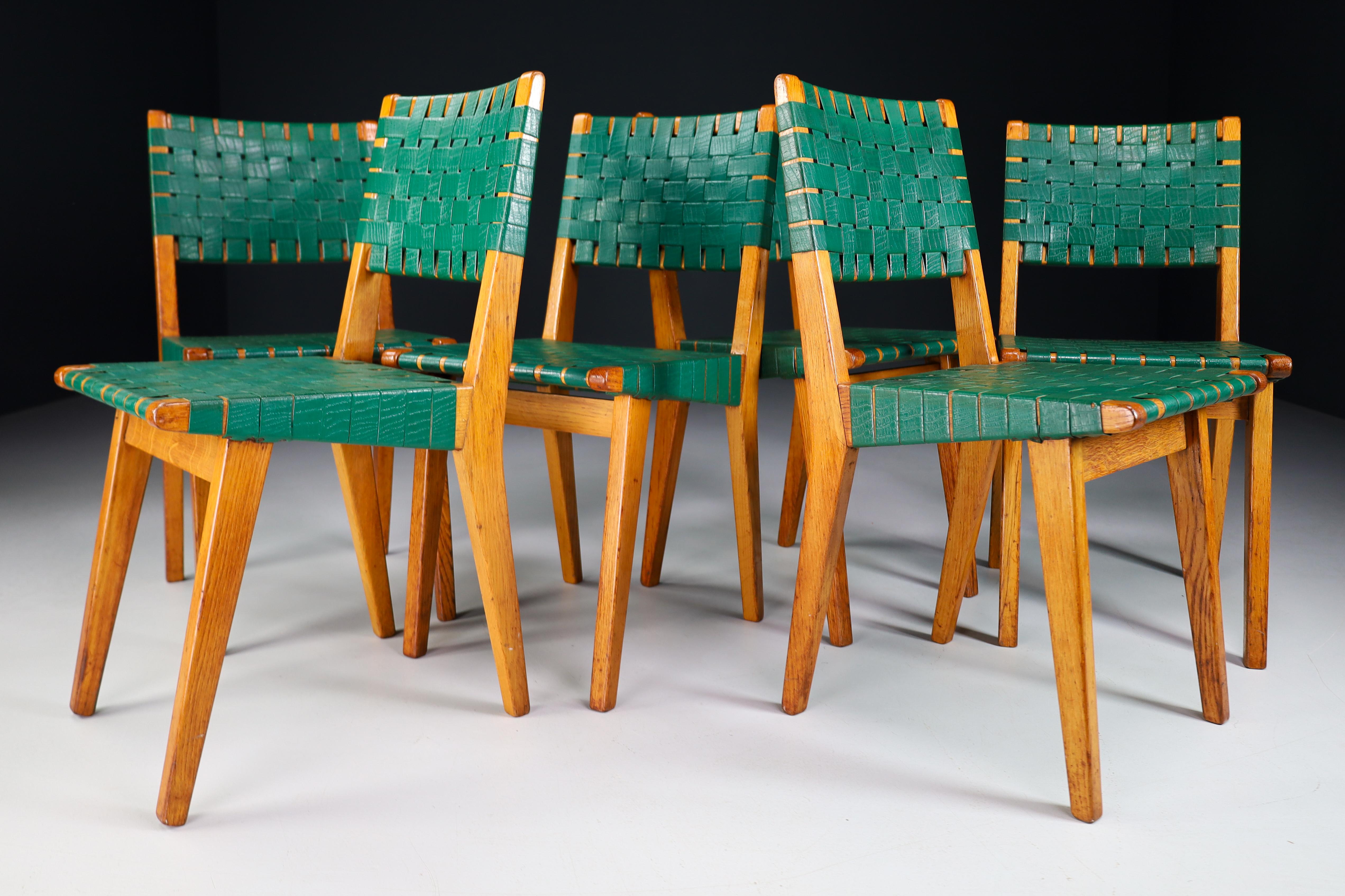 Pair of six Jens Risom side / dining room chairs model 666 for Walter Knoll. 
Model in solid oak and braided polyvinyl strips. These chairs are in original and untouched condition, both show light cosmetic wear, normal and consistent with age.