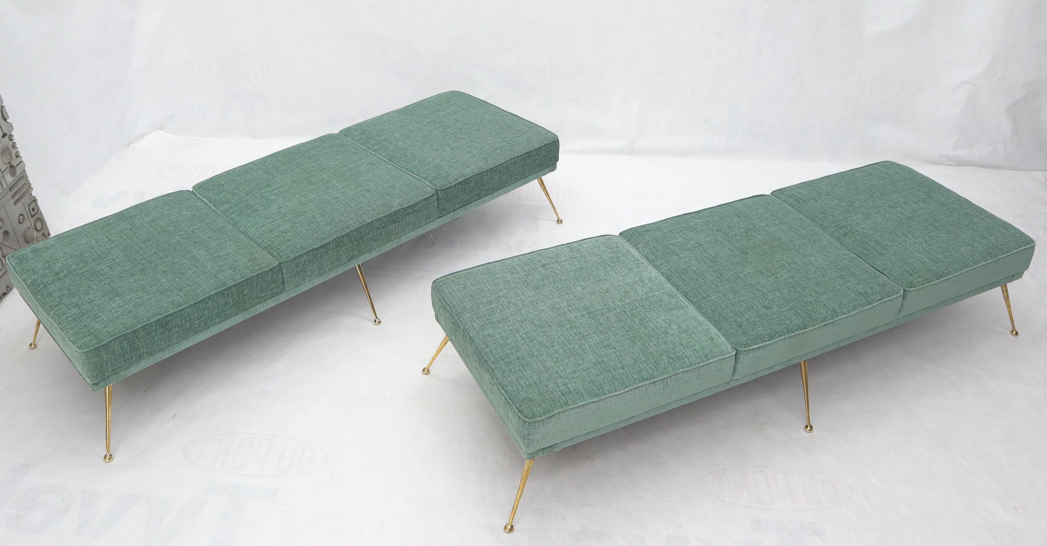 Polished Pair of Six-Legged Brass Feet Italian Daybeds on Brass Feet For Sale