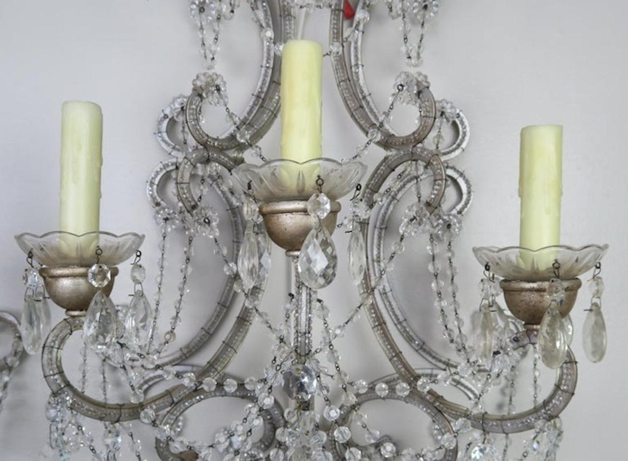 XX secolo Coppia di lampade a sei luci con perline in cristallo italiano in vendita