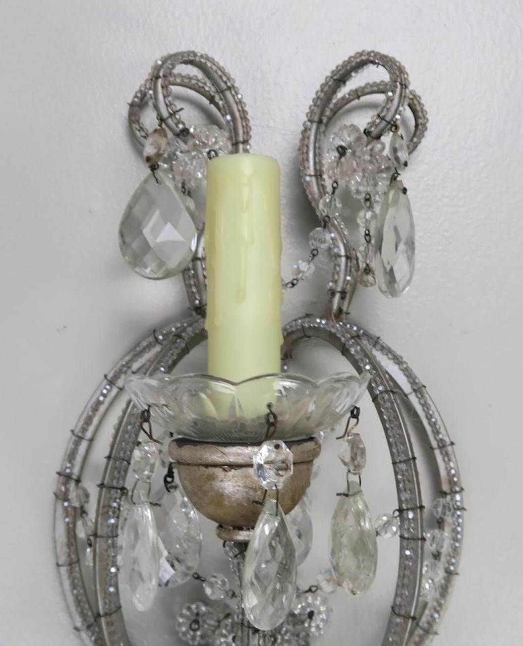 Coppia di lampade a sei luci con perline in cristallo italiano in vendita 1
