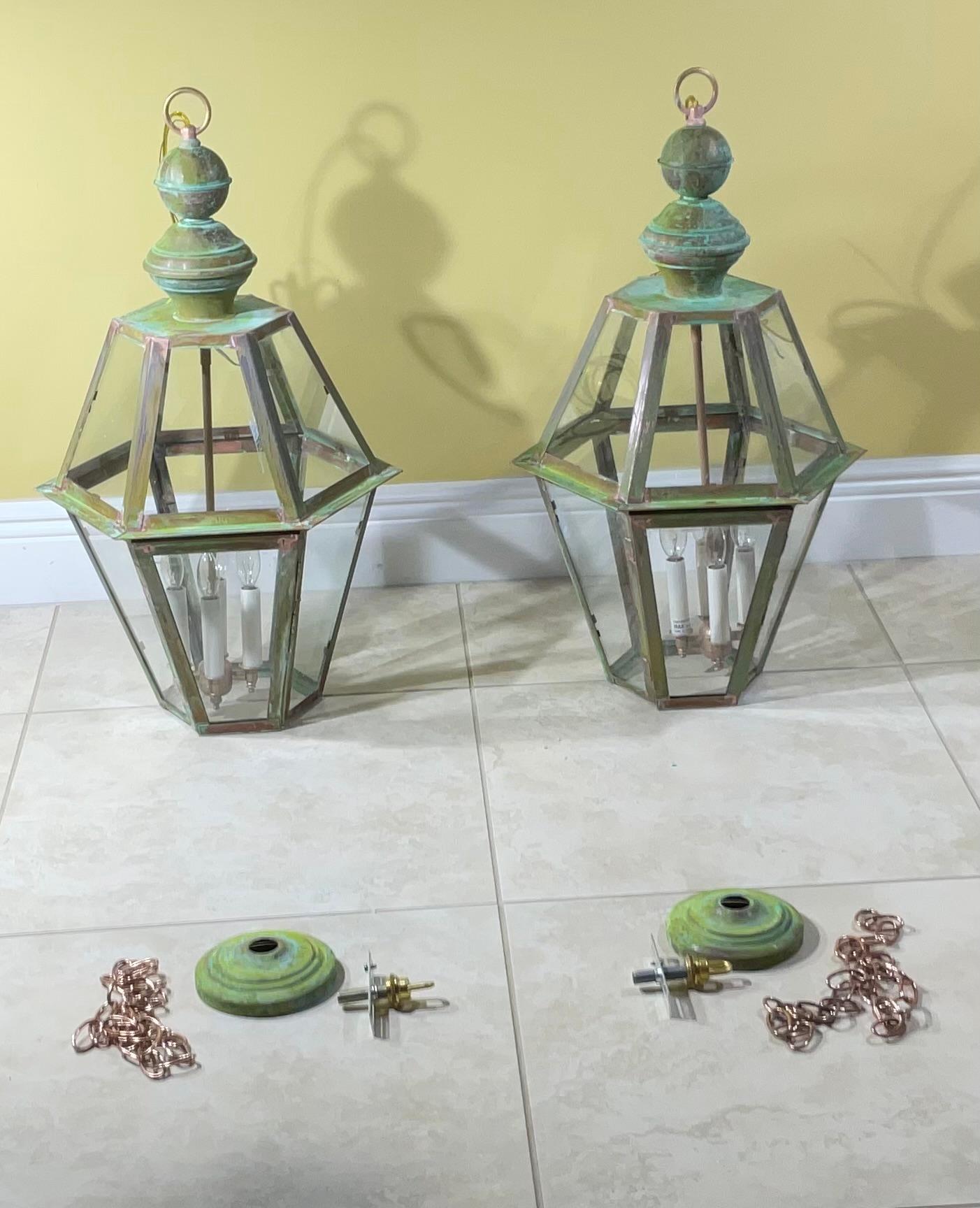 Paire de lanternes suspendues artisanales en cuivre et laiton massif à six faces en vente 7
