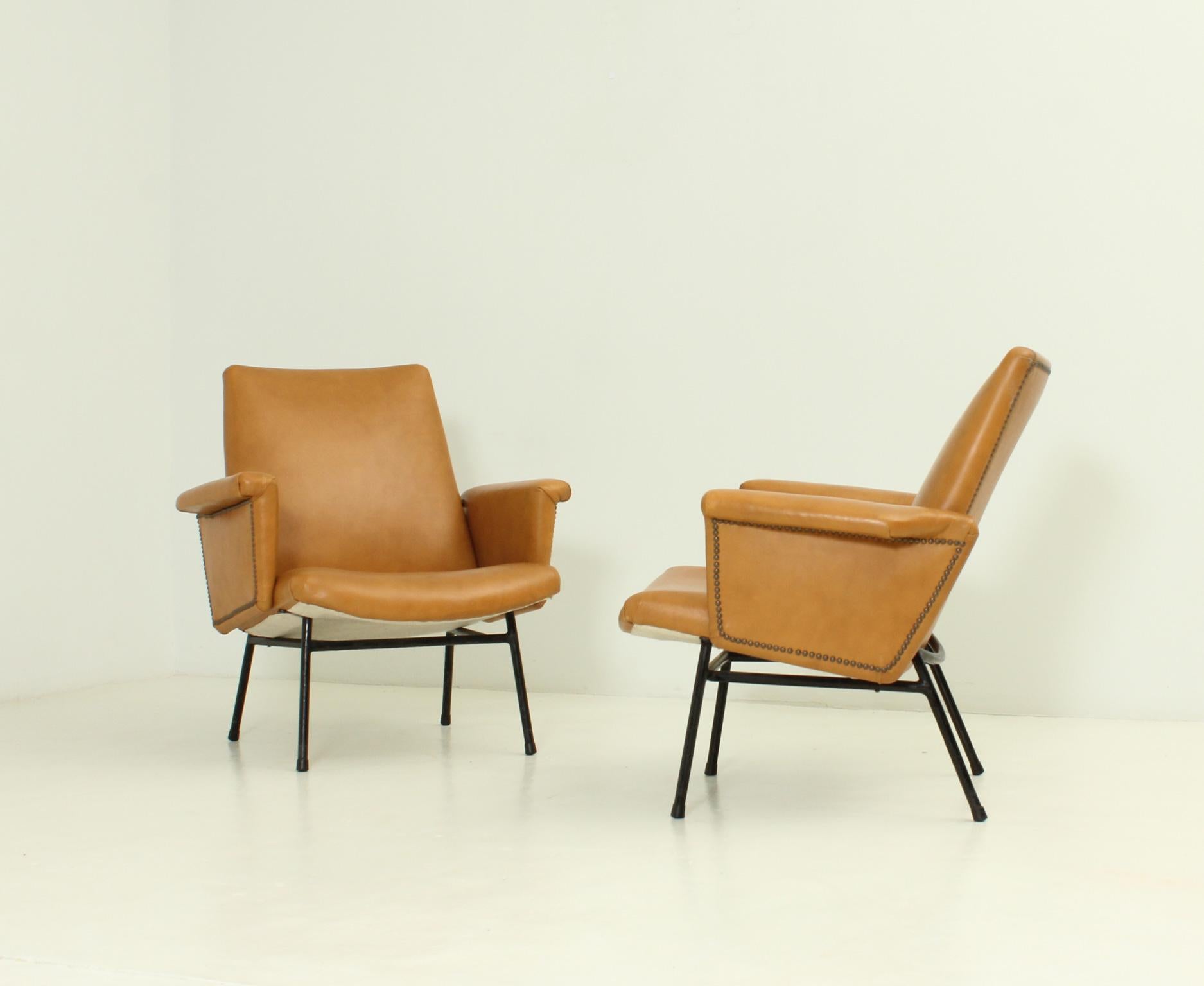 Pair of SK 660 Armchairs by Pierre Guariche for Steiner, 1953 For Sale 4