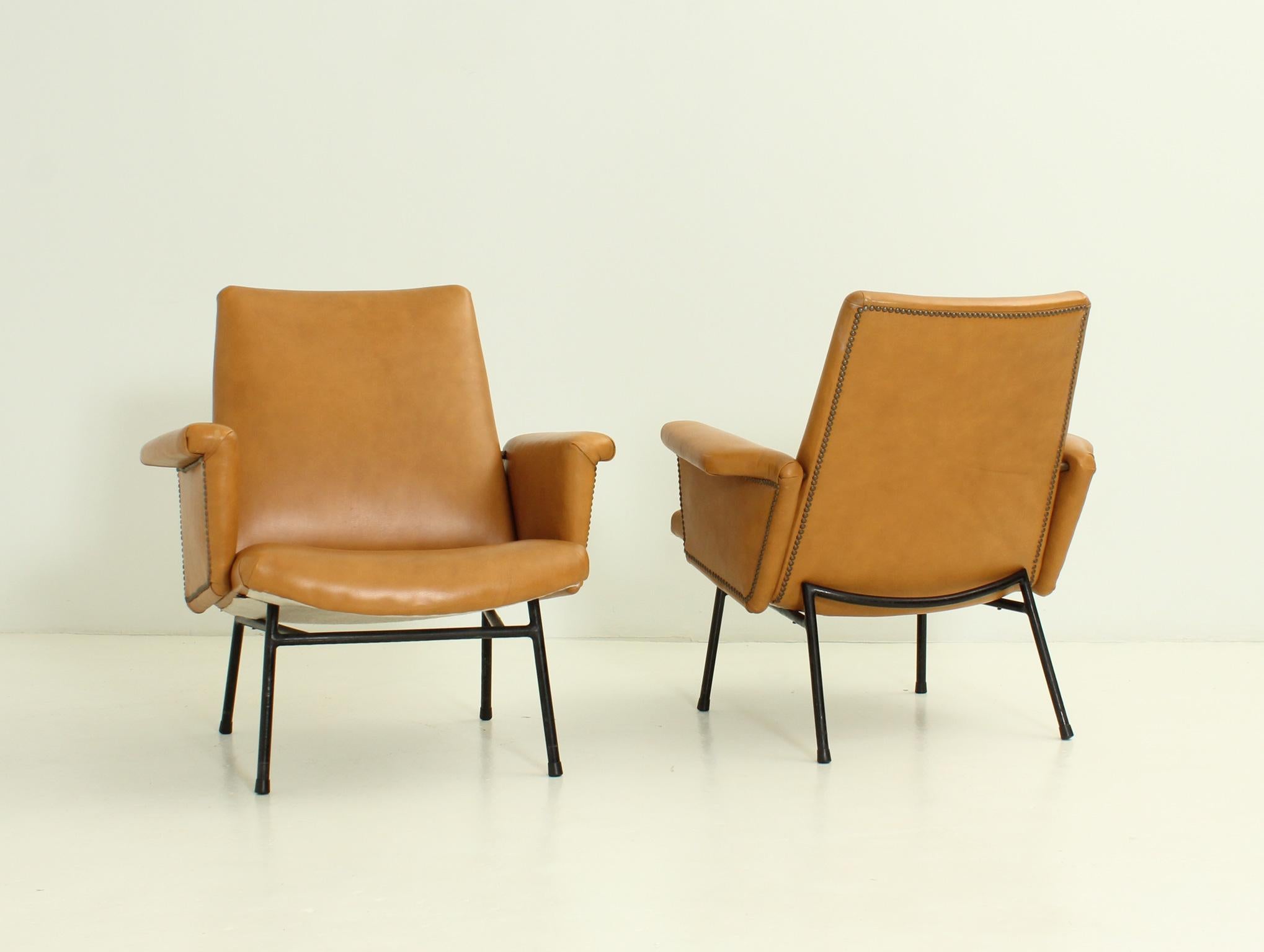 Pair of SK 660 Armchairs by Pierre Guariche for Steiner, 1953 For Sale 5