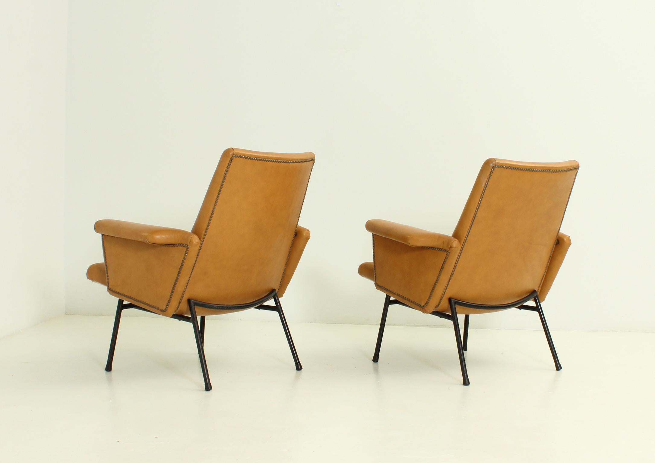 Pair of SK 660 Armchairs by Pierre Guariche for Steiner, 1953 For Sale 6