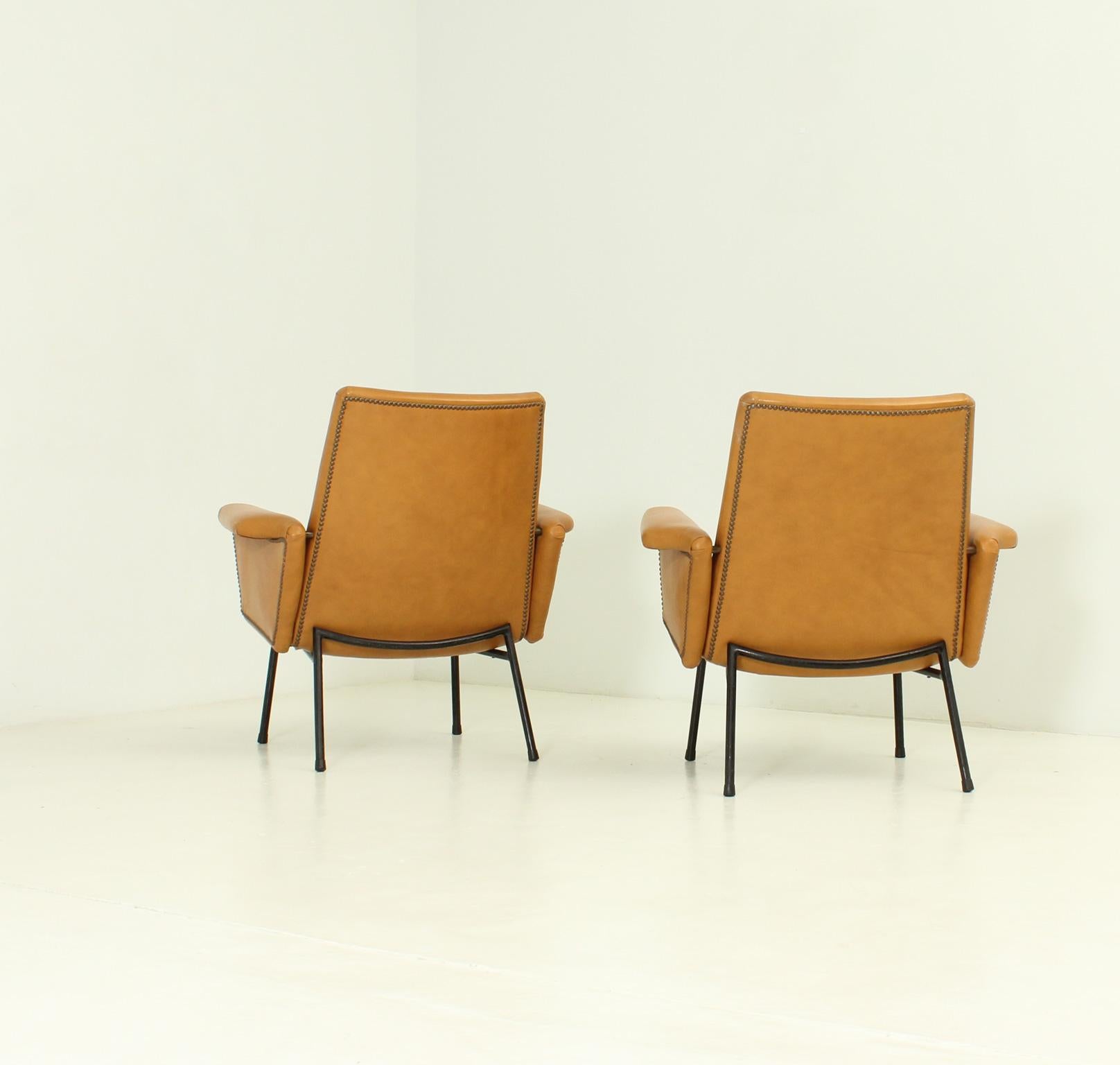 Mid-Century Modern Pair of SK 660 Armchairs by Pierre Guariche for Steiner, 1953 For Sale