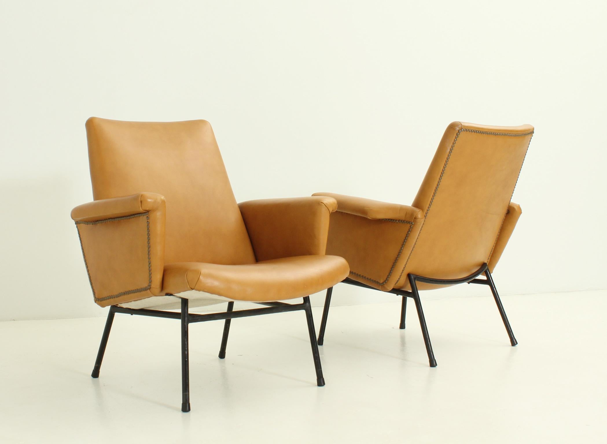 French Pair of SK 660 Armchairs by Pierre Guariche for Steiner, 1953 For Sale