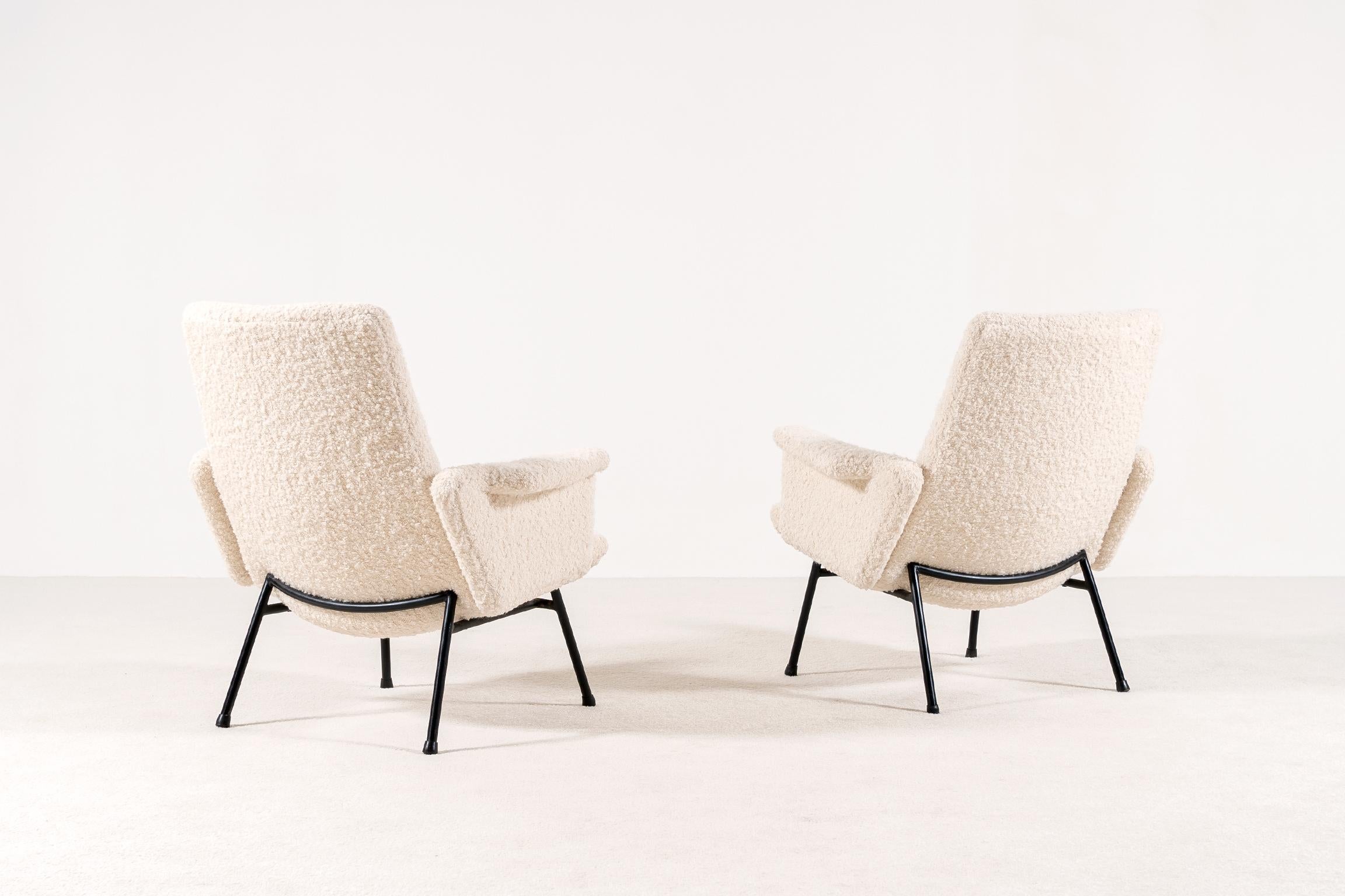 Metal Pair of SK660 Armchairs by Pierre Guariche with Footstools, 1953 For Sale