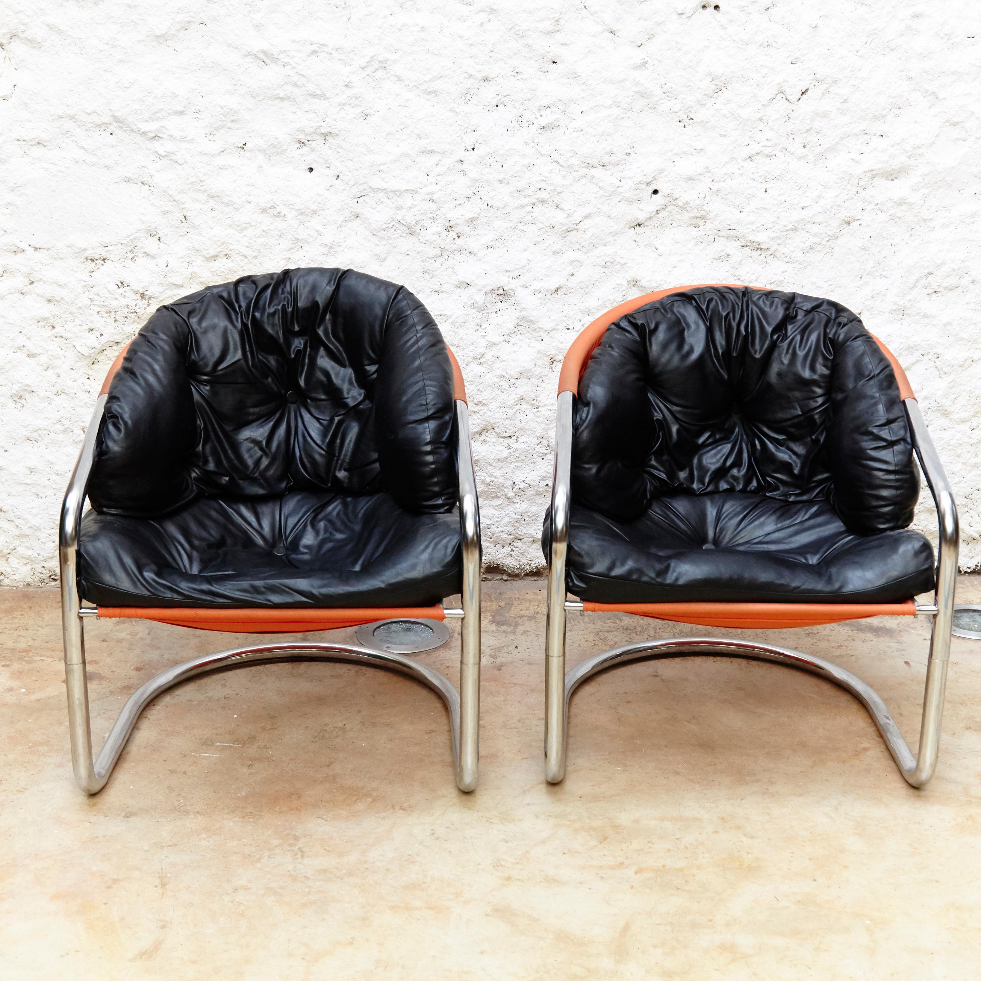 Mid-Century Modern Pair of Skai and Fabric Easy Chairs, circa 1970